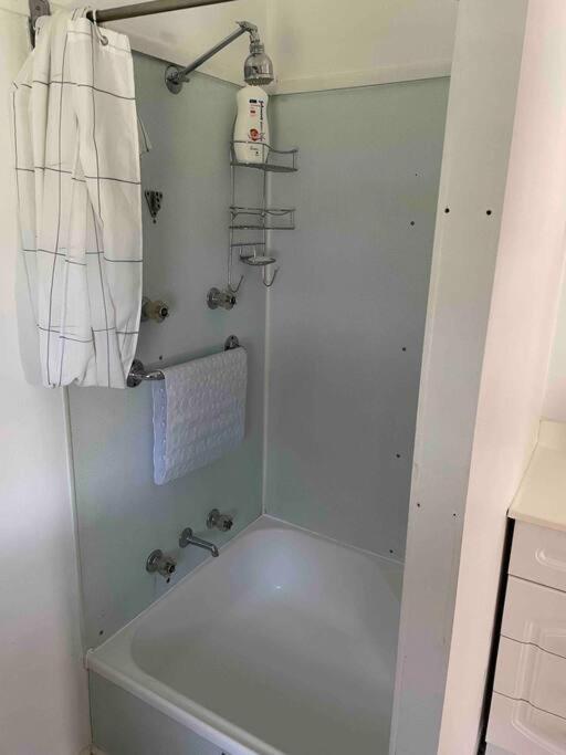 Sawtell cottage. 5min to beach.Pets