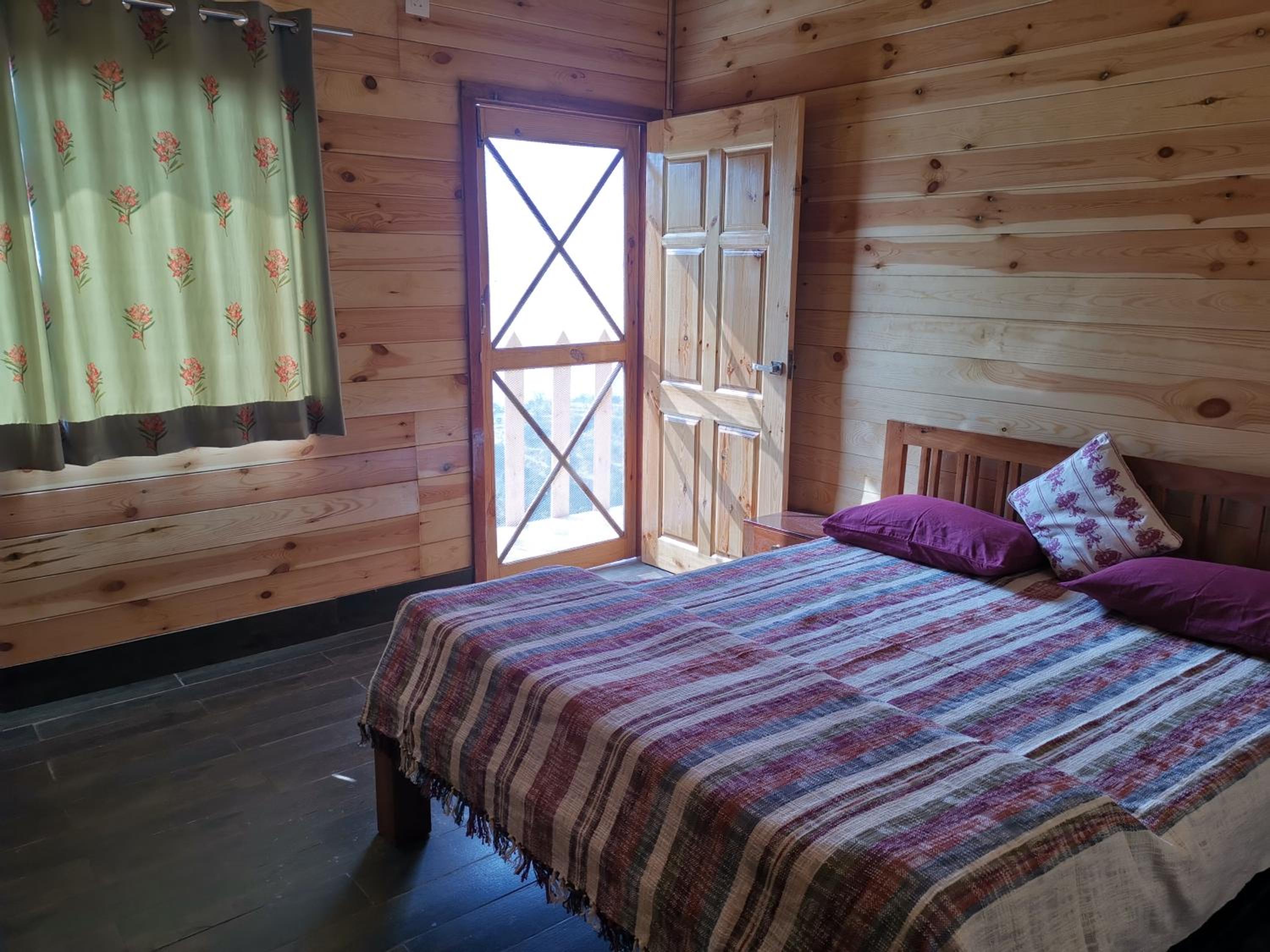Wooden Cottage by Mountain Homes- Lansdowne view 5