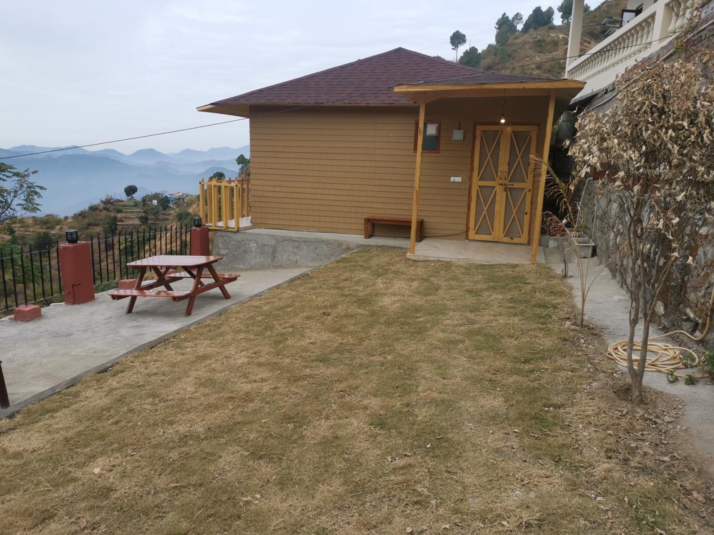 Wooden Cottage by Mountain Homes- Lansdowne view 2