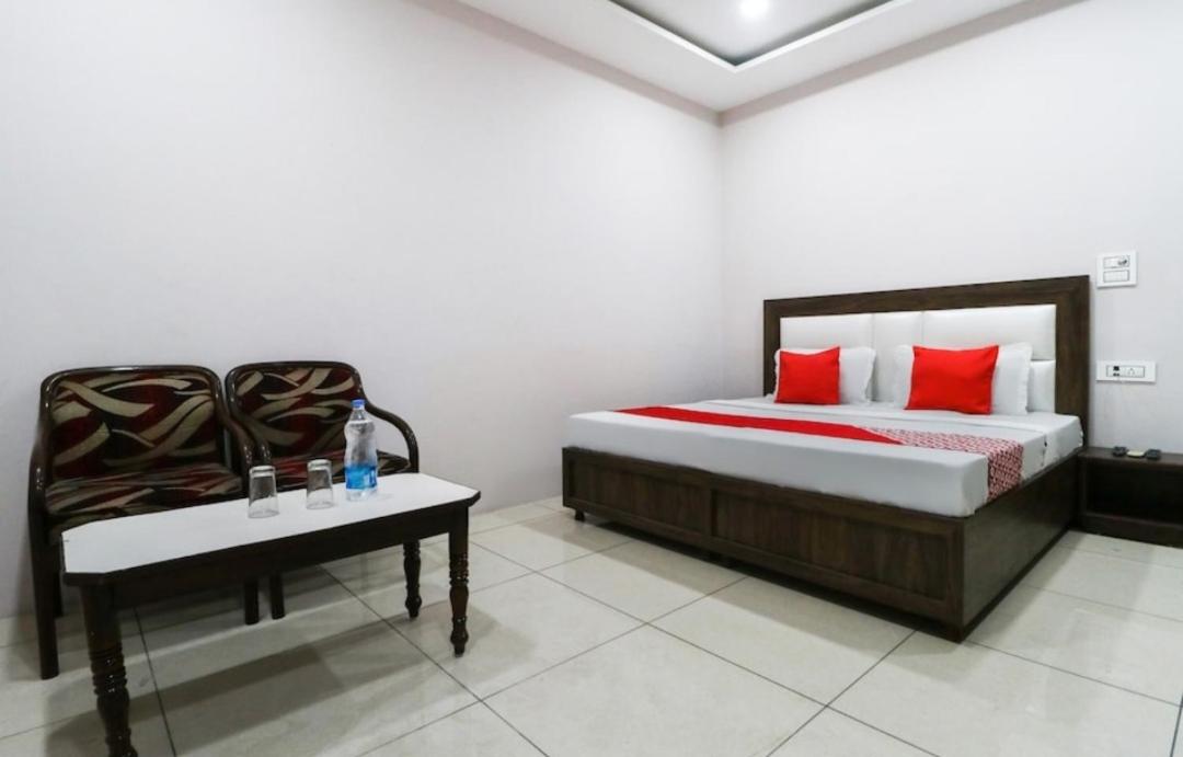 MALAYA HOUSE --Couples, Family, Corporate Favorite-- Near BMC Chowk ICONIC Mall