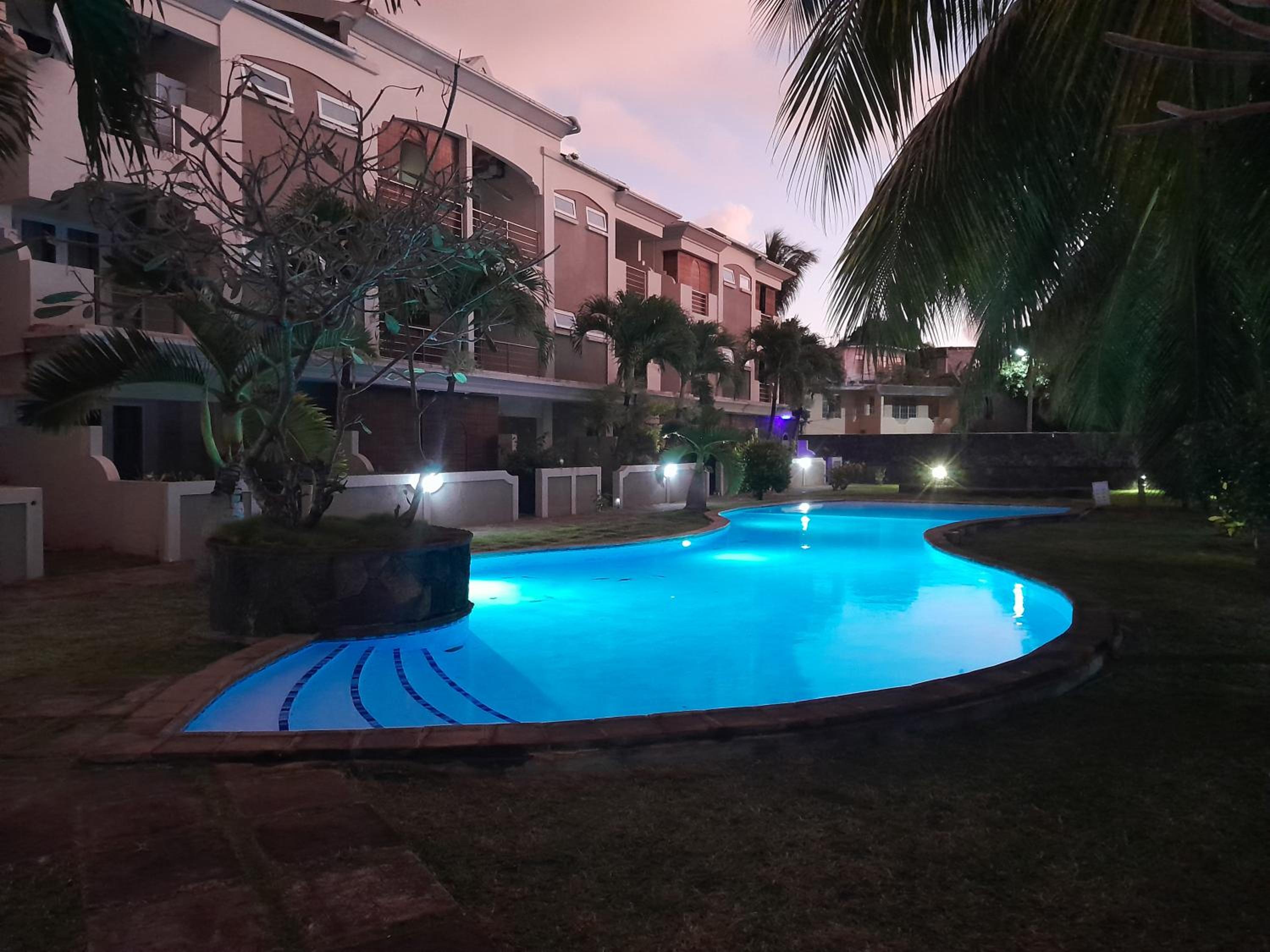 Lovely 4 bed townhouse with common swimming pool view 4