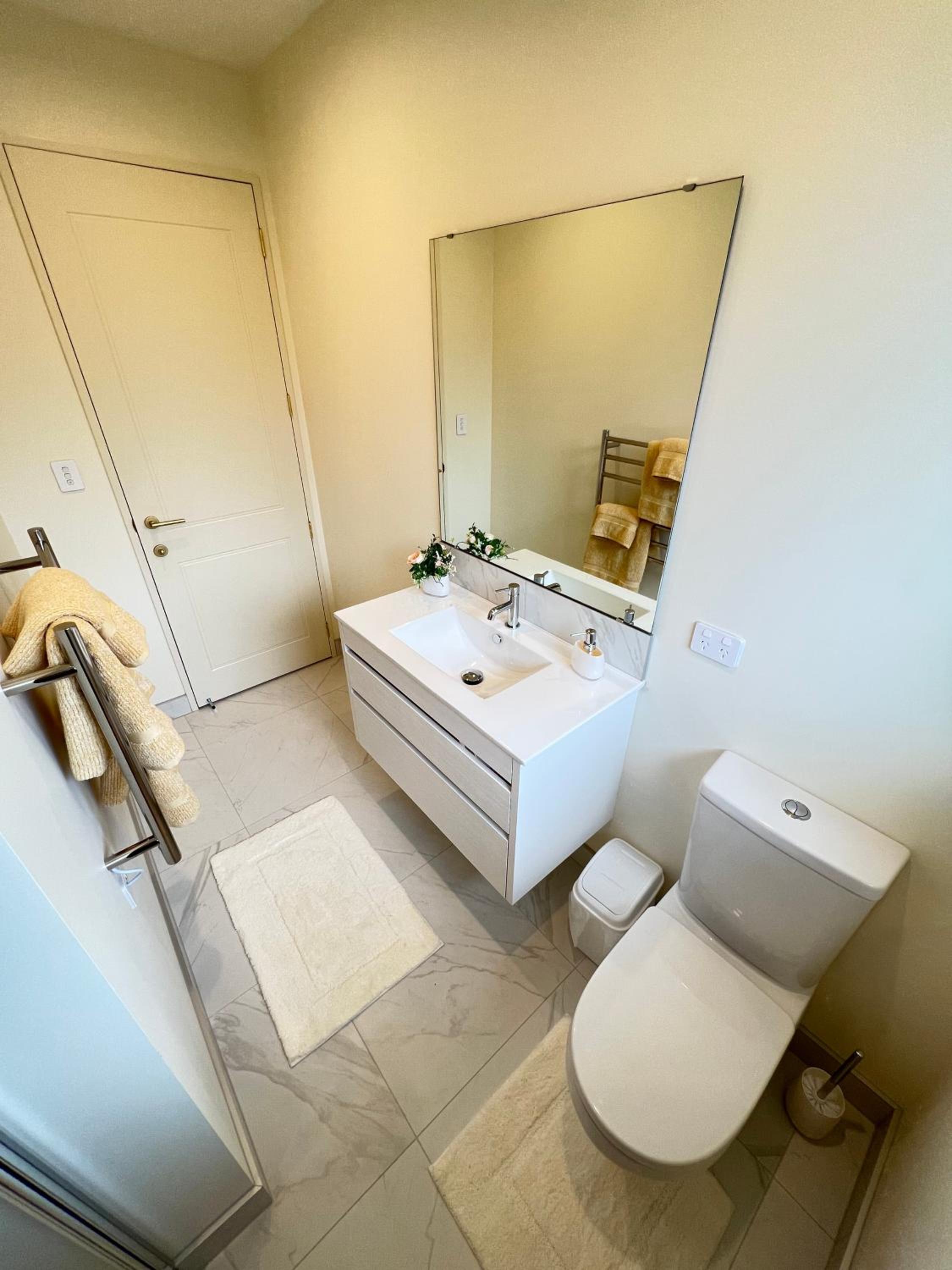 Be My Guest in Beachlands view 5