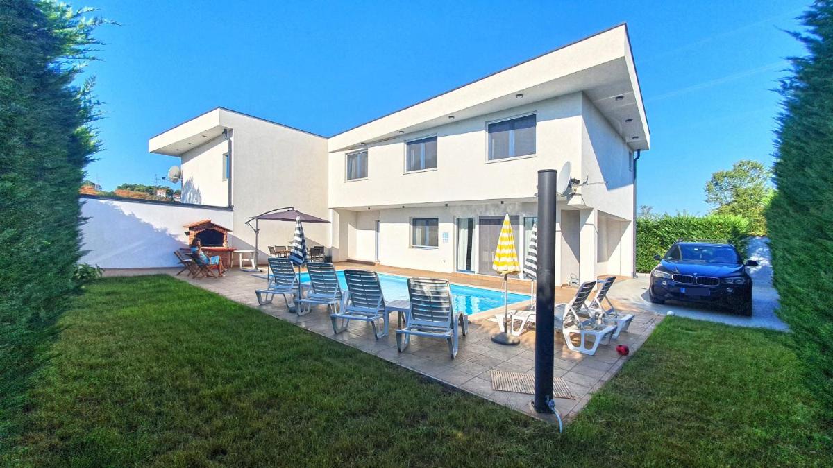 Villa Nin view 2
