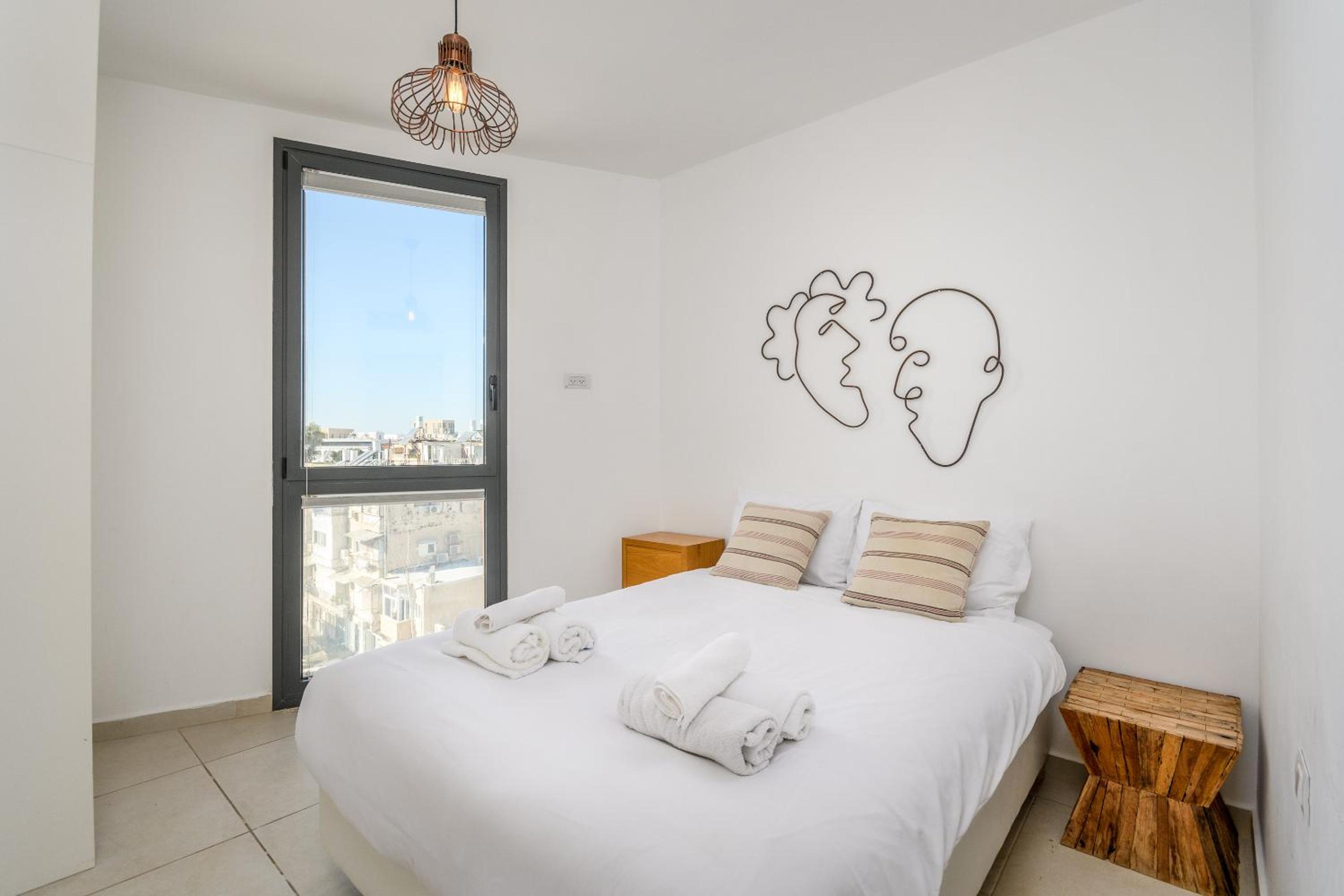 Spacious 3 BDR in Florentine view 4