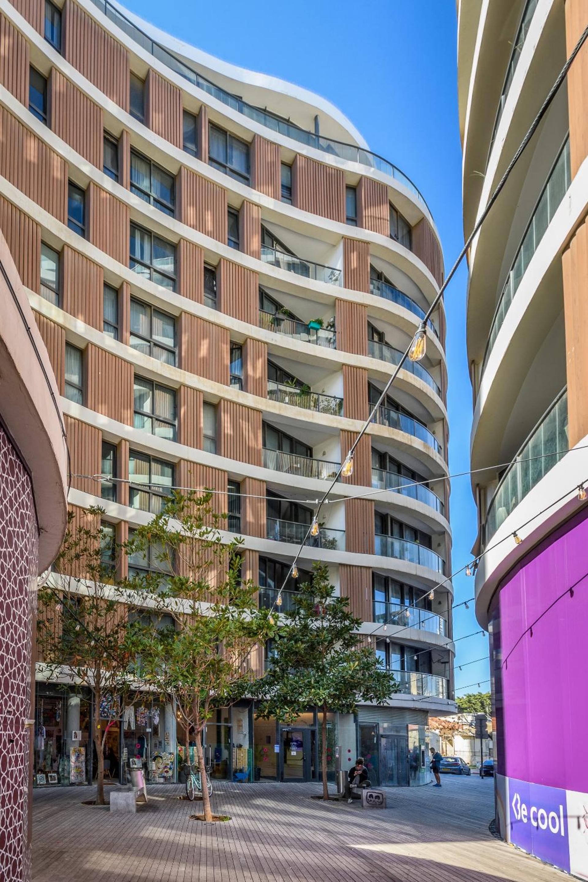Spacious 3 BDR in Florentine view 5
