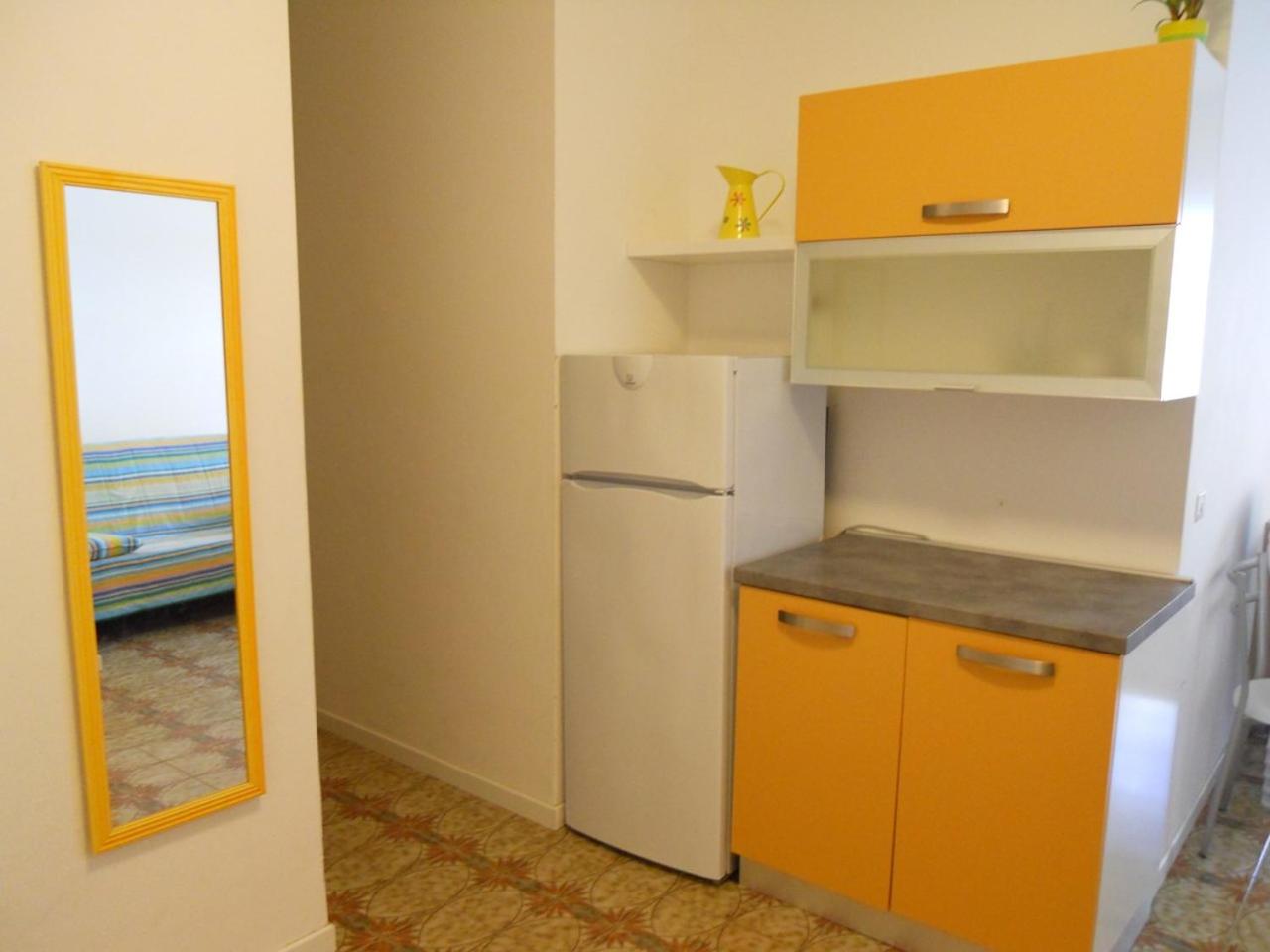 Modern flat with parking en Bibione — kitchen
