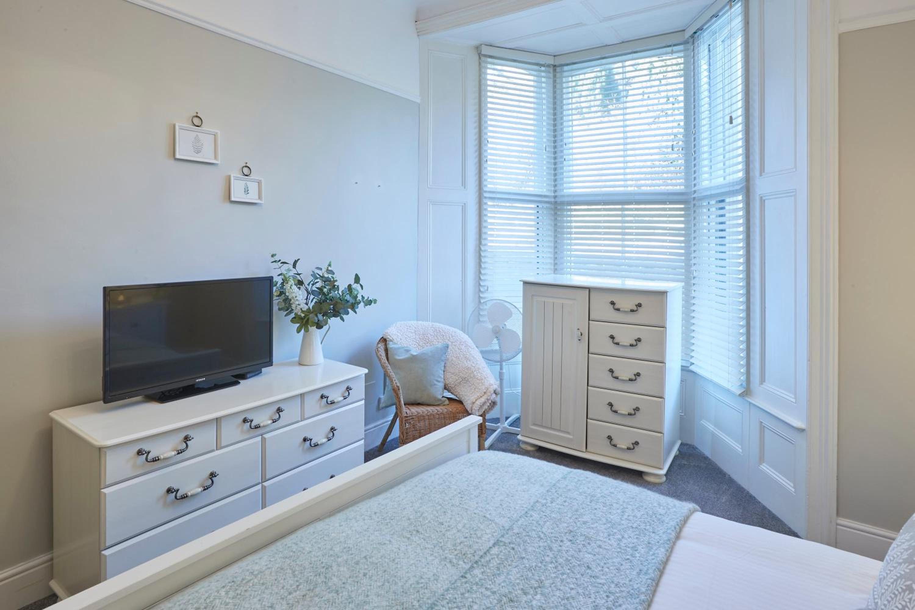 Host & Stay - Sandpiper Apartment view 4