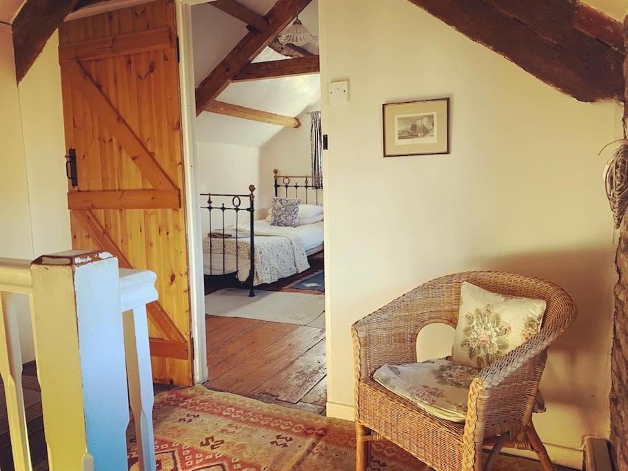 Cosy Country Cottage; Brecon Beacons view 4