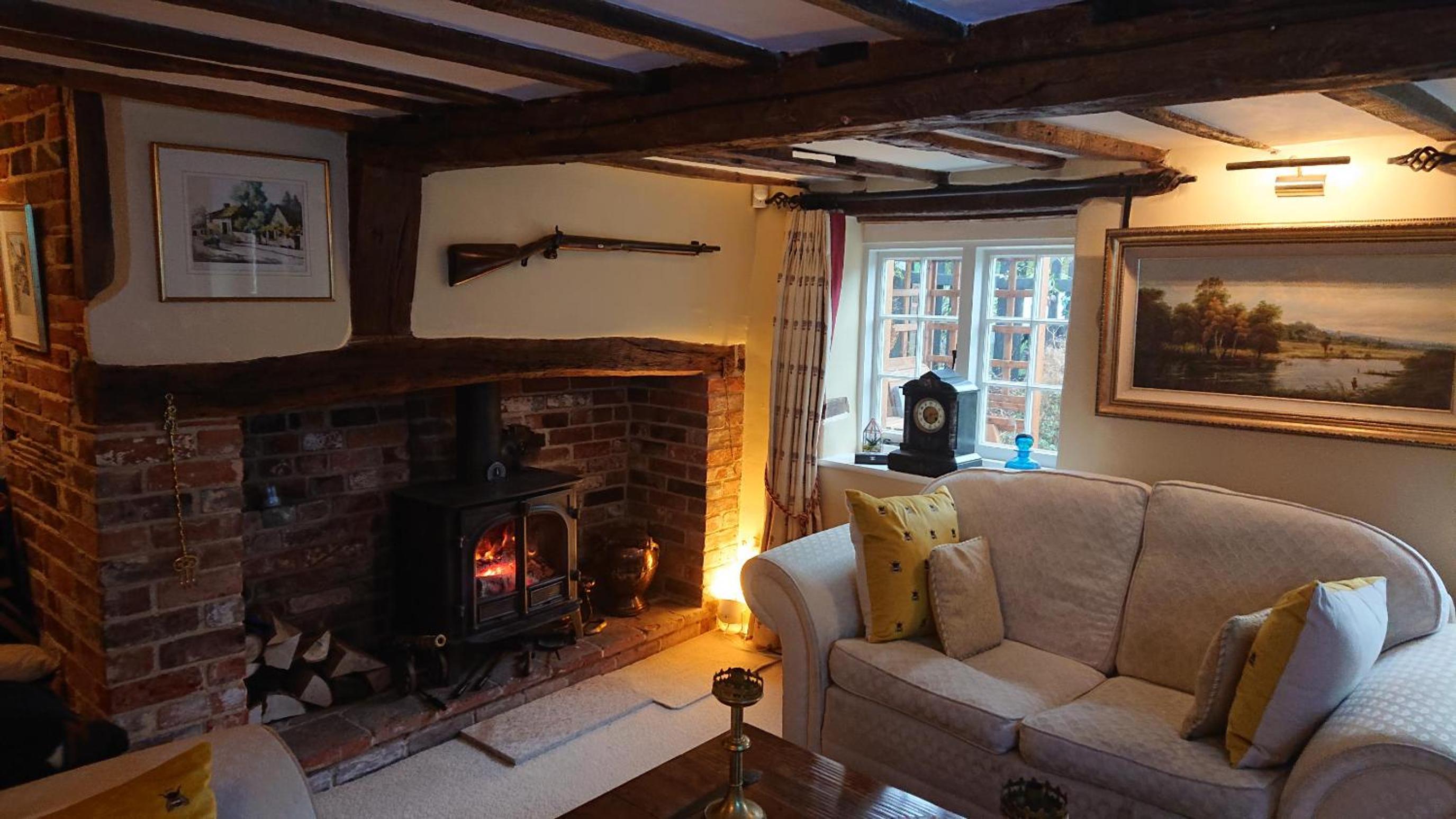 17th Century 2-Bed Sleeps 4 Free Parking view 2