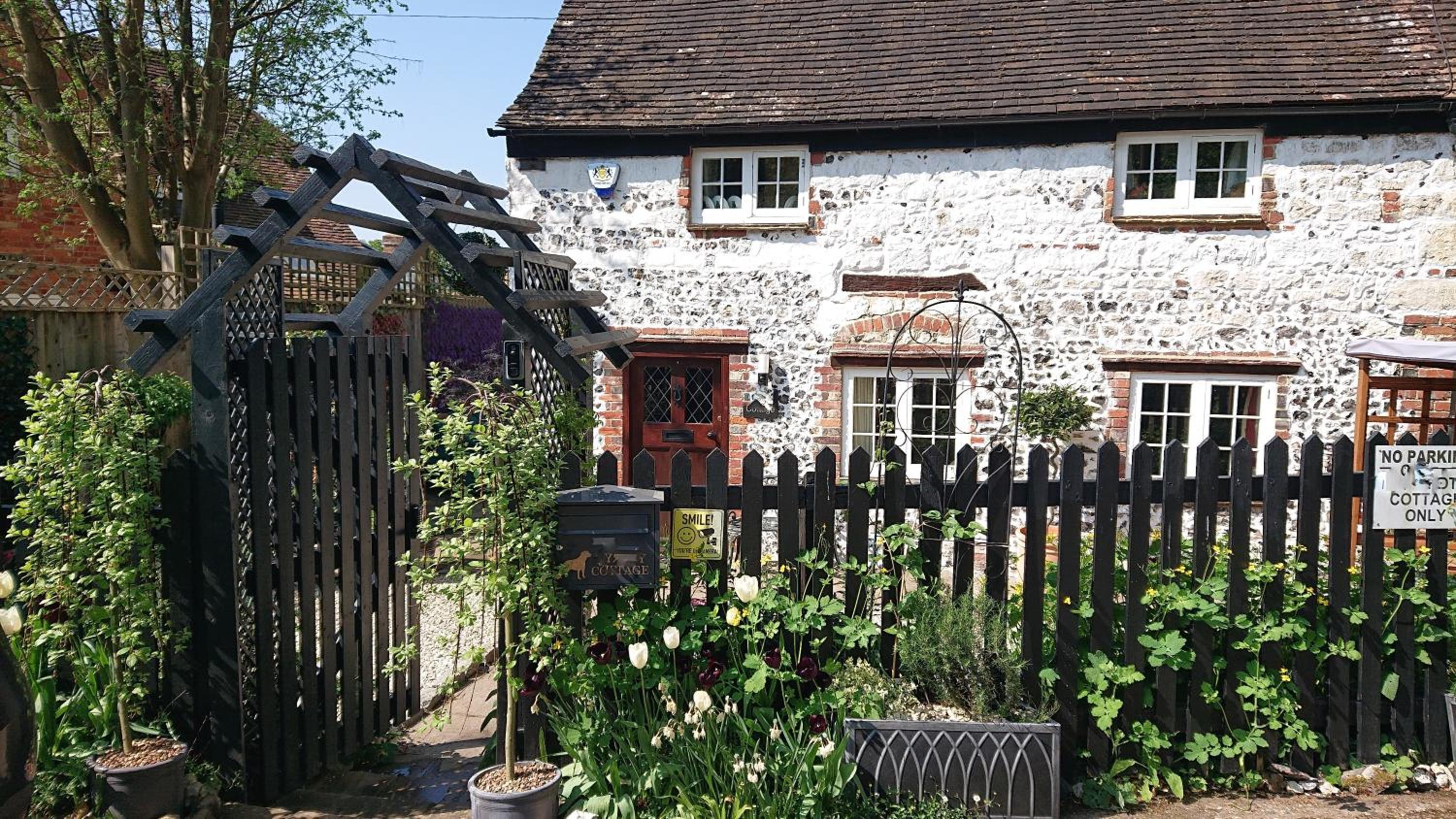 17th Century 2-Bed Sleeps 4 Free Parking view 5