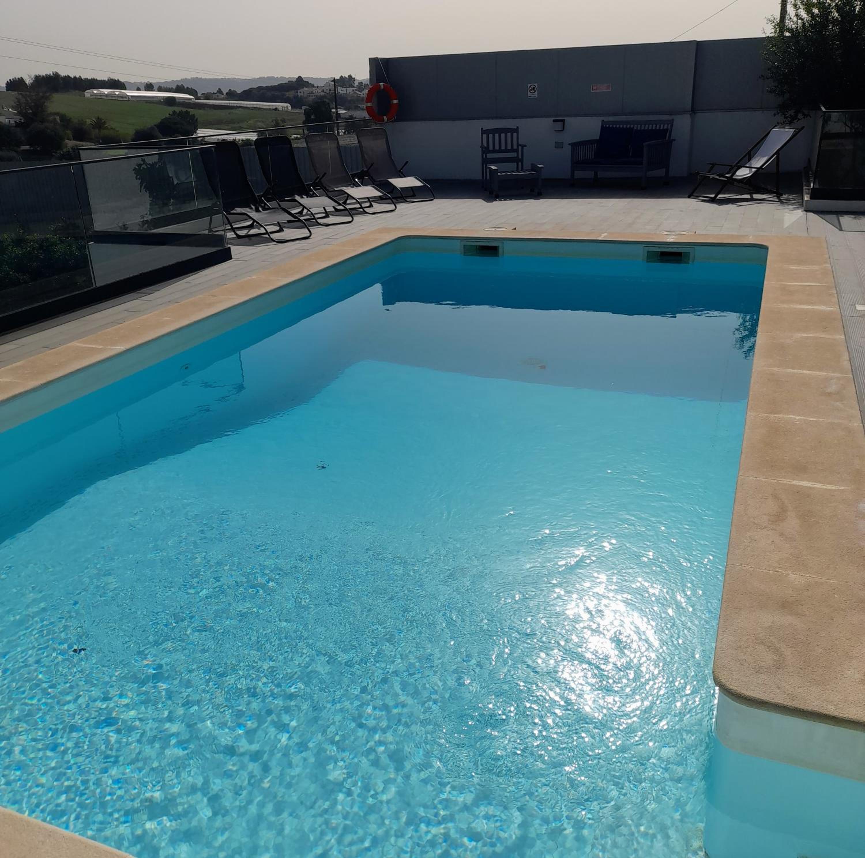 Hall 92 Quartos com WC em moradia com piscina A-das-Lebres Loures