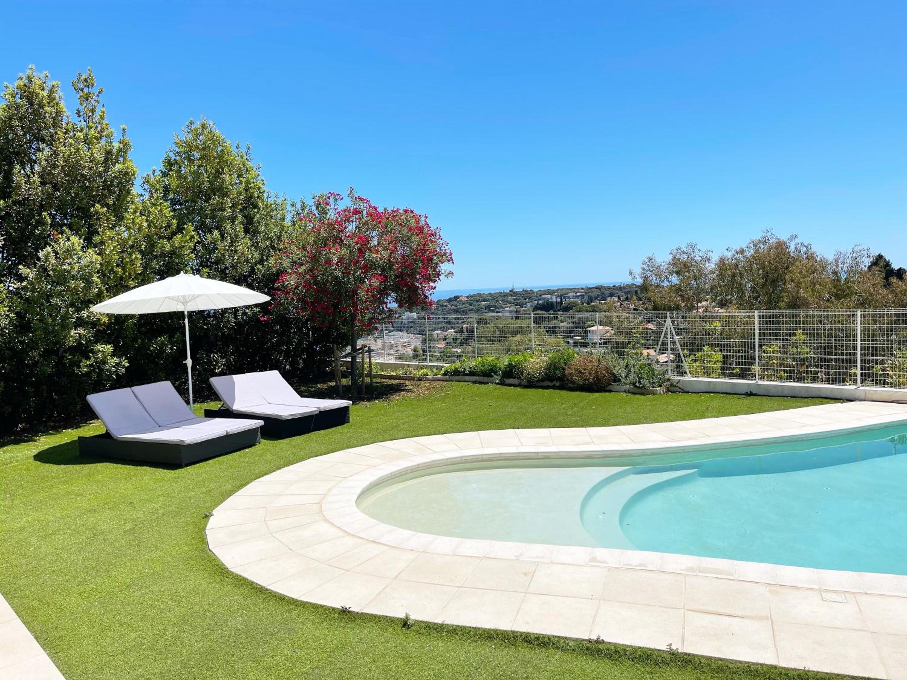 Le Clos des Lauriers view 4