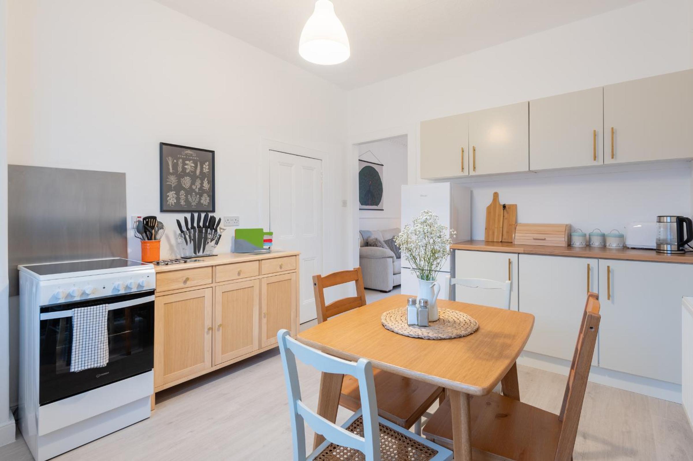 Glengate - Traditional home in Kirriemuir view 2