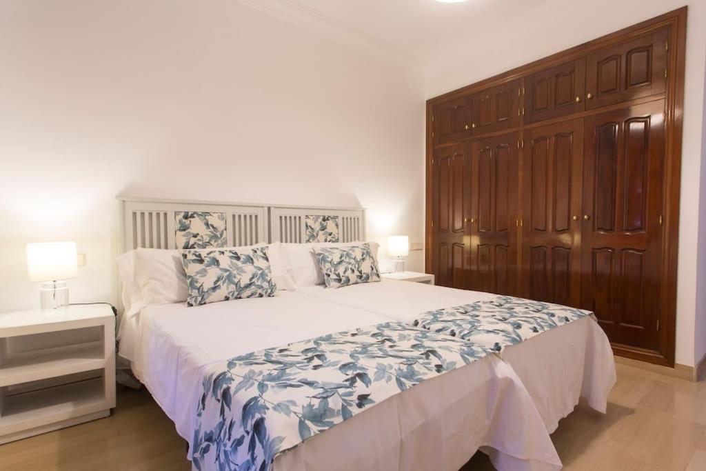 Andalusian villa on the sea and the bay of Malaga