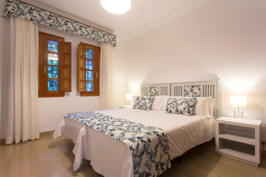 Andalusian villa on the sea and the bay of Malaga