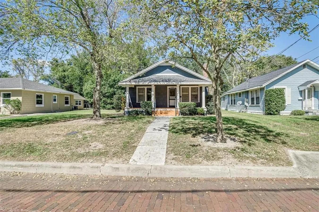 Charming Lakeland Bungalow Close to Downtown view 3