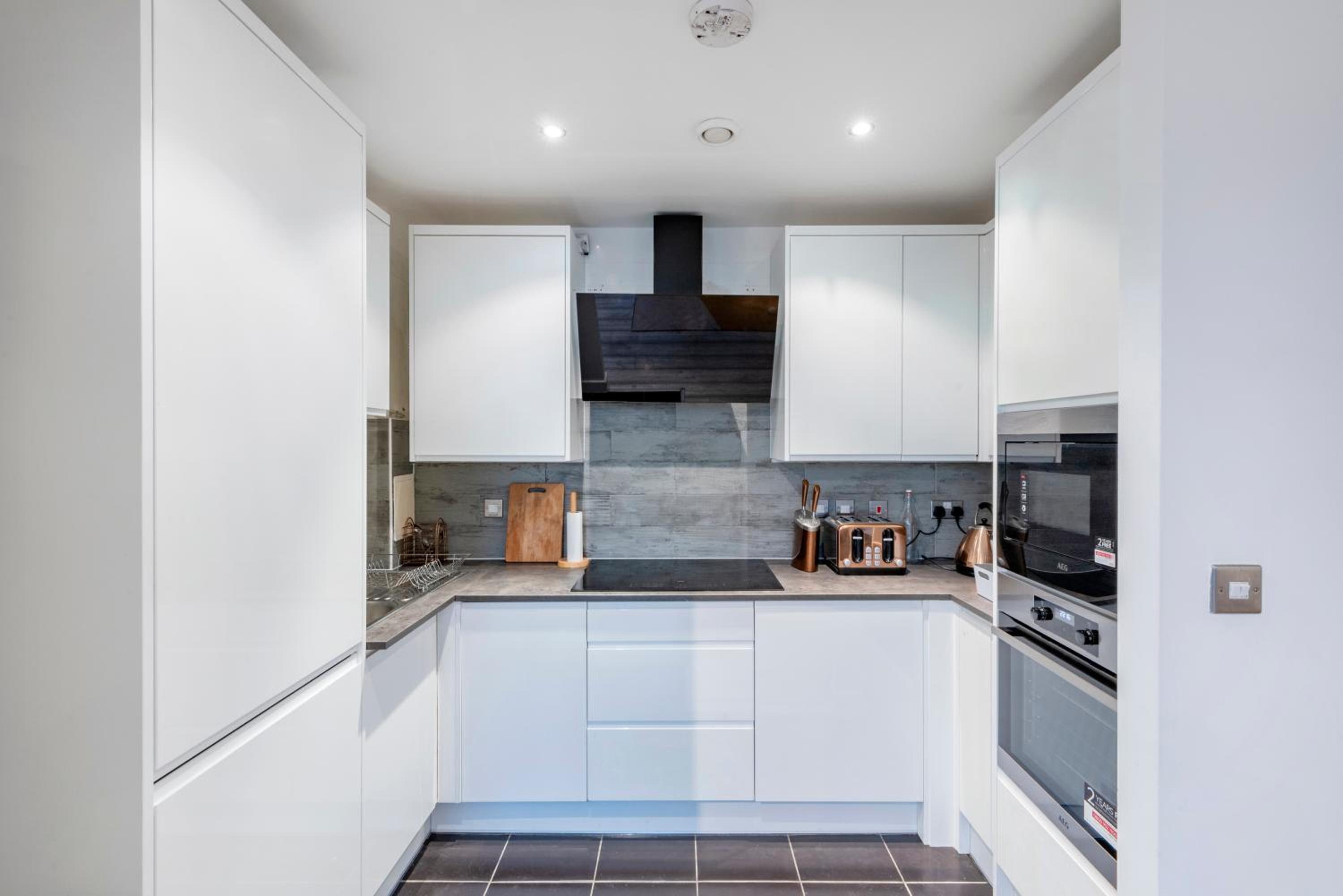 Modern Central 2bed 2bath Stratford Apt