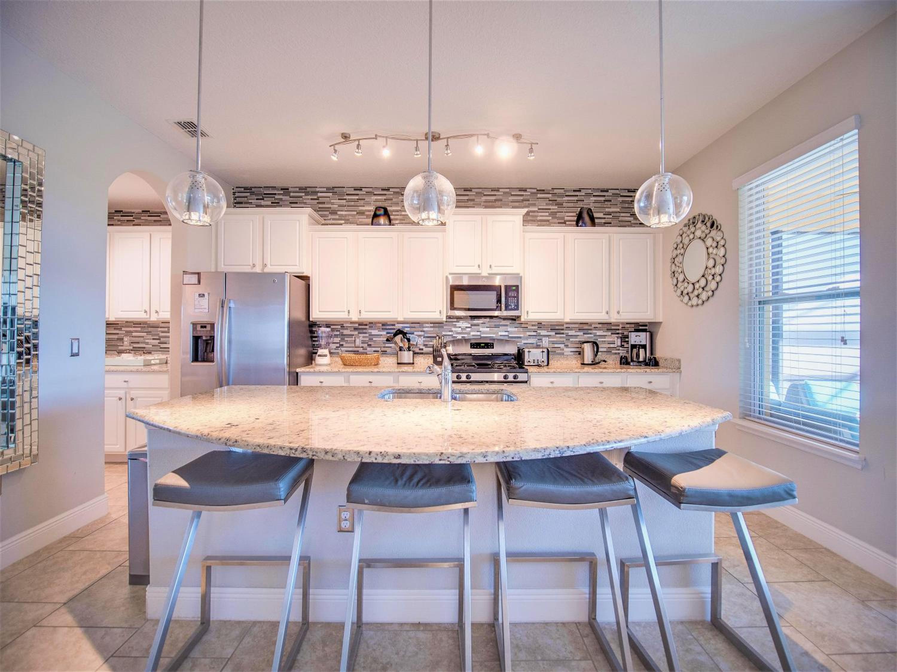 Spacious 6 Bedroom Getaway with Game Room - Private Pool and Spa - Resort Amenities - Perfect for Families & Groups view 3