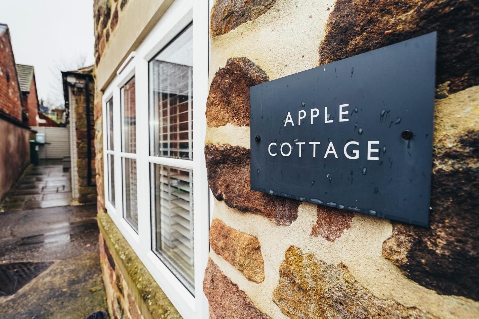 Cottages In Derbyshire - Apple Cottage view 3