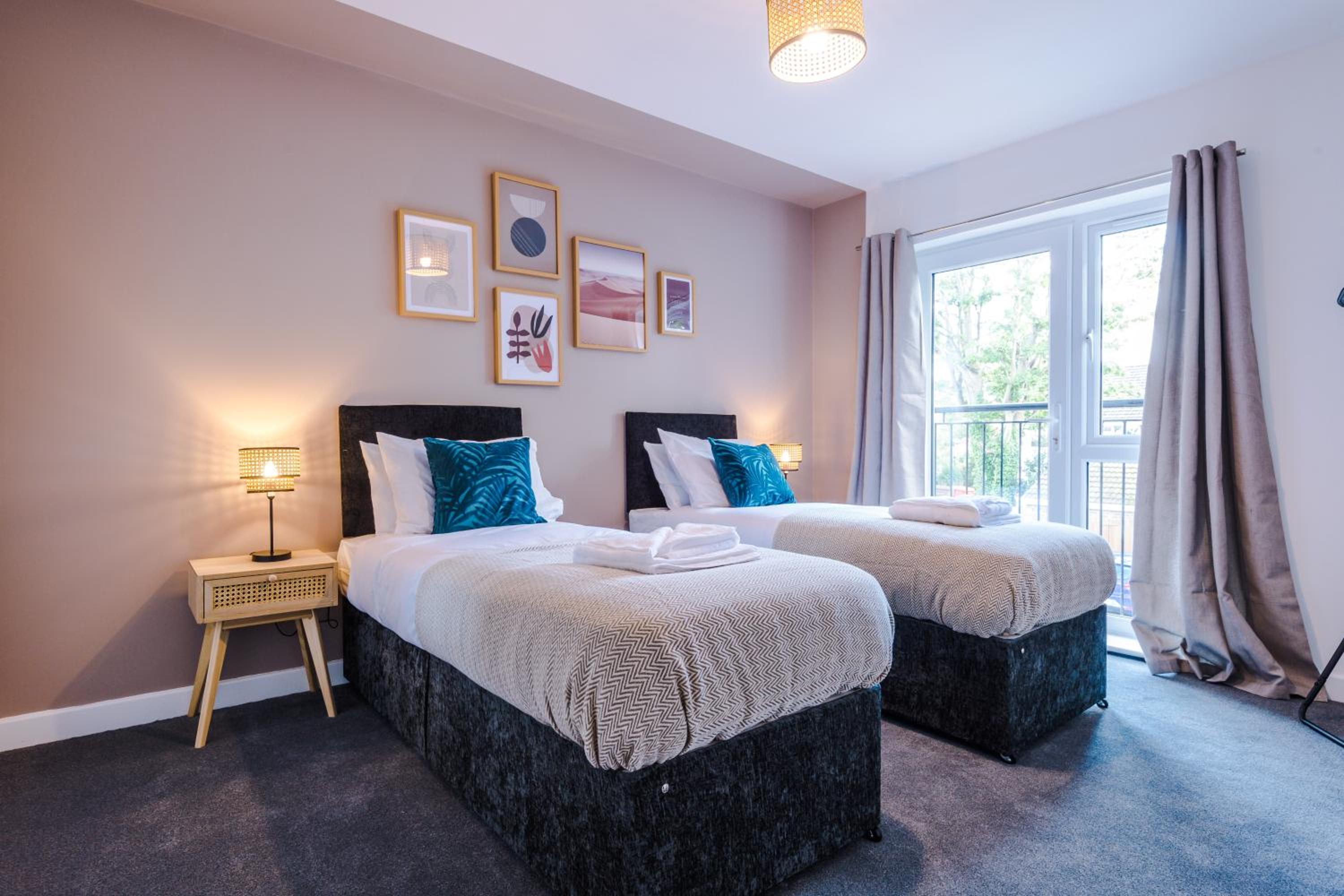 Formby Village Apartments By Greenstay Serviced Accommodation - Perfect For SHORT & LONG STAYS - Couples, Friends, Families & Business Travellers All Welco view 5