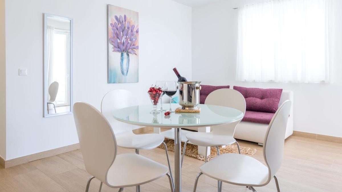 Apartments Sandra Solitudo II