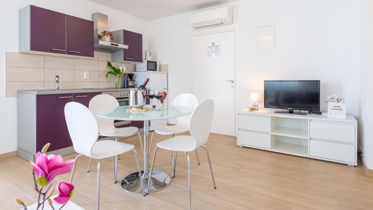 Apartments Sandra Solitudo II