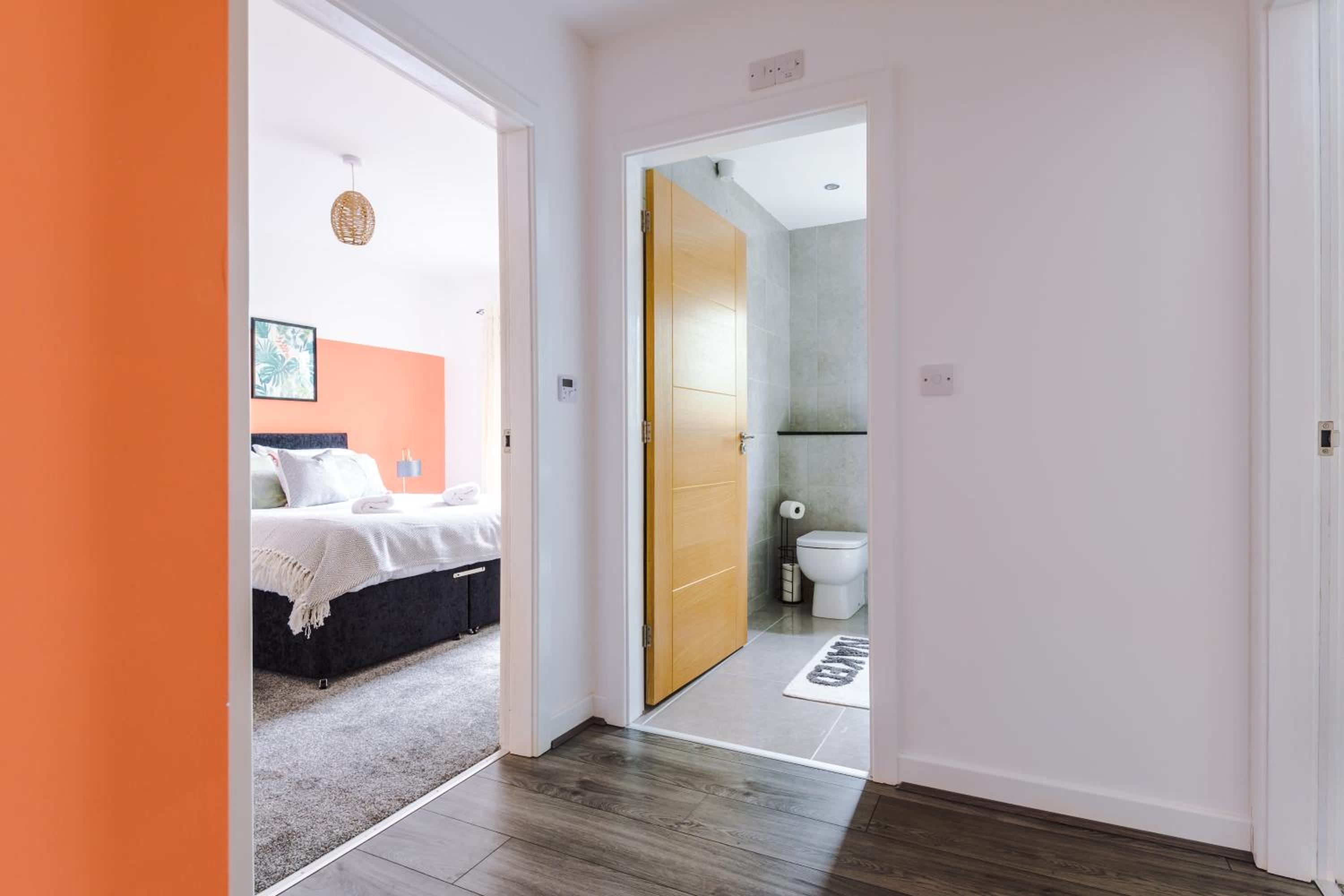 Formby Village Apartments By Greenstay Serviced Accommodation - A Luxury 2 Bed Apt - Perfect for Couples, Friends, Families & Business Travellers - FREE Pa view 5