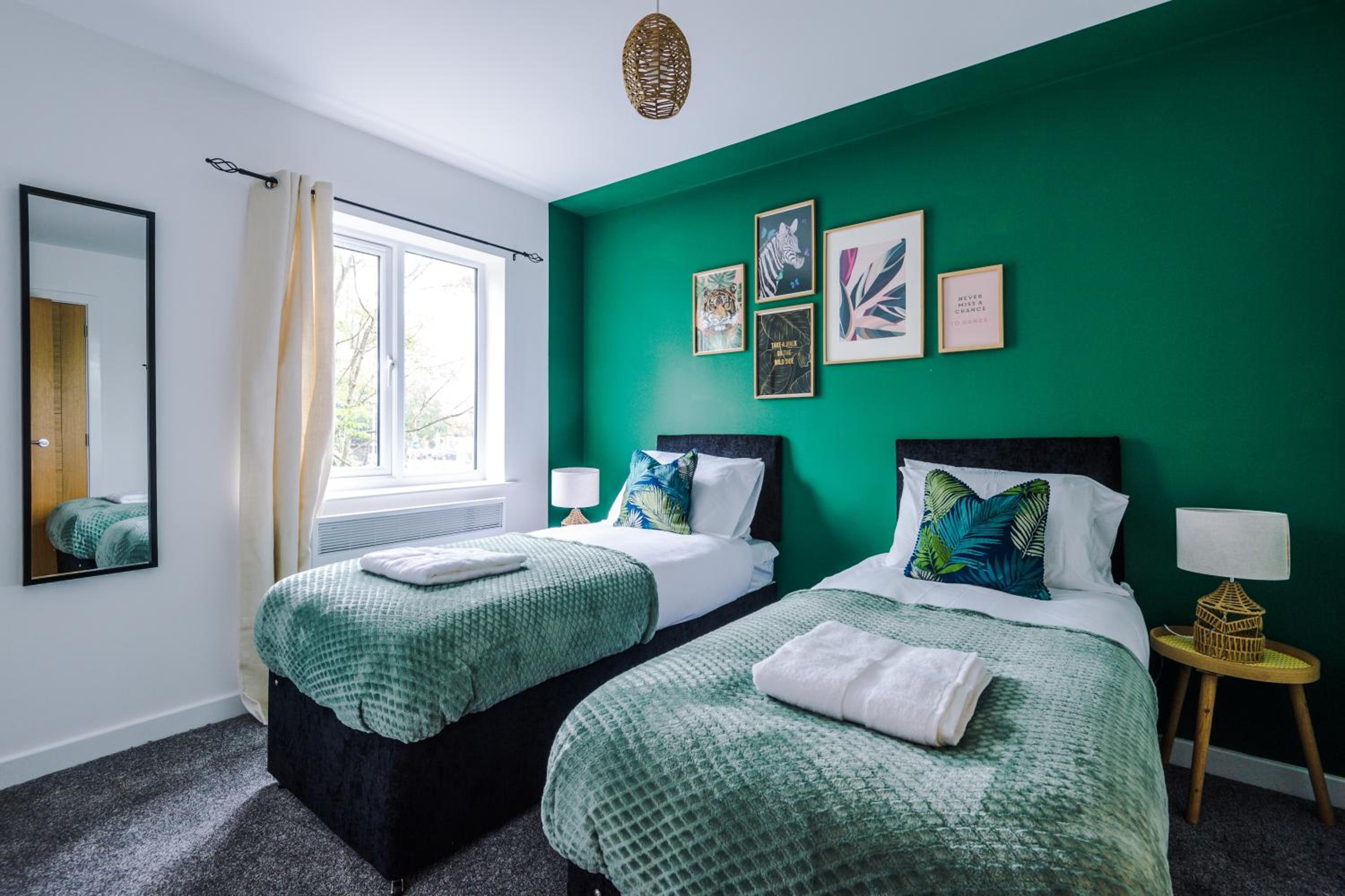 Formby Village Apartments By Greenstay Serviced Accommodation - A Luxury 2 Bed Apt - Perfect for Couples, Friends, Families & Business Travellers - FREE Pa view 3