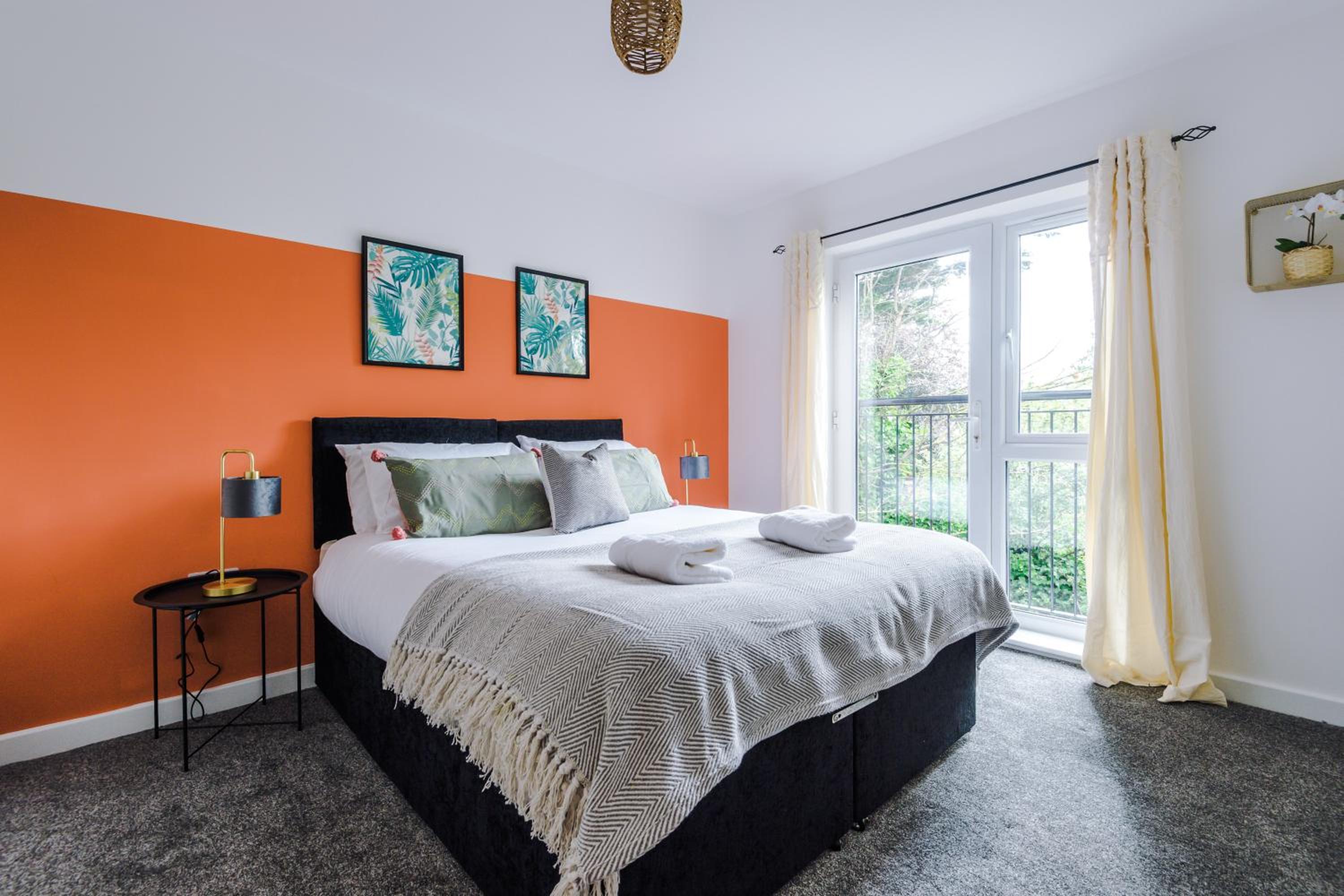 Formby Village Apartments By Greenstay Serviced Accommodation - A Luxury 2 Bed Apt - Perfect for Couples, Friends, Families & Business Travellers - FREE Pa view 2