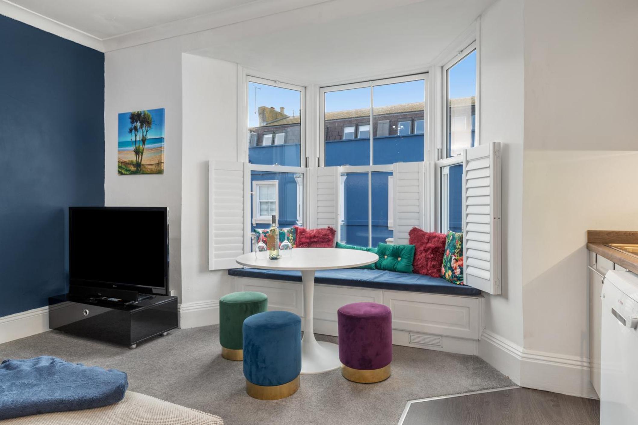 Caldey Bay Apartment - Lovely Sea Views view 2
