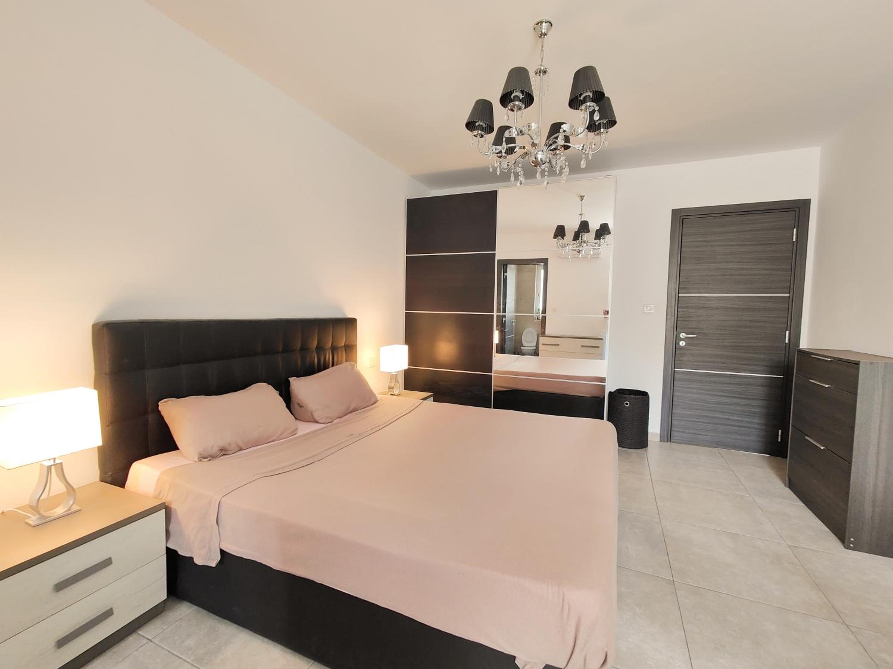 Large Central Apartment Near Valletta & Seafront view 4