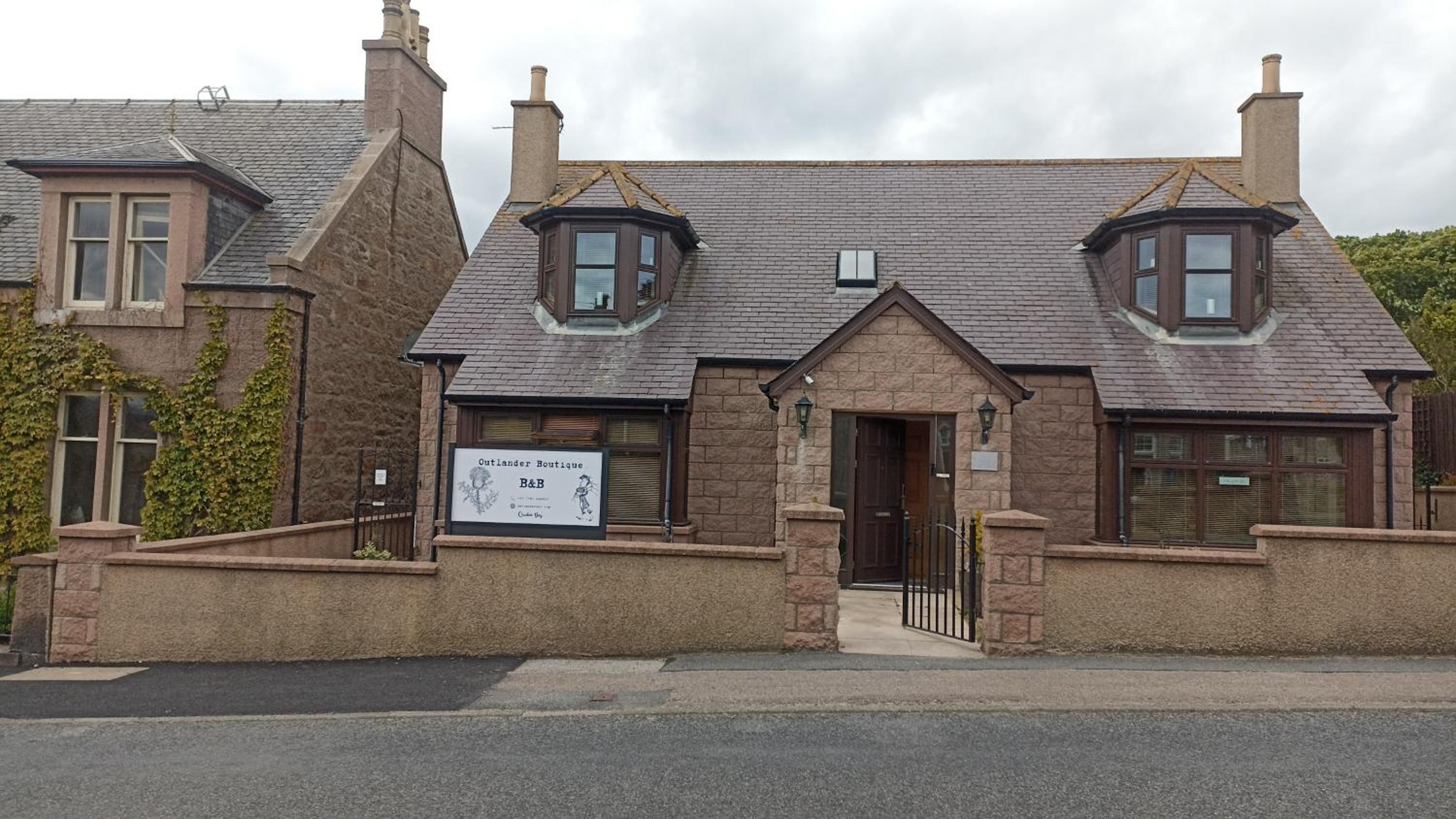 Outlander Boutique B&B ONLY ADULT Suite - main view