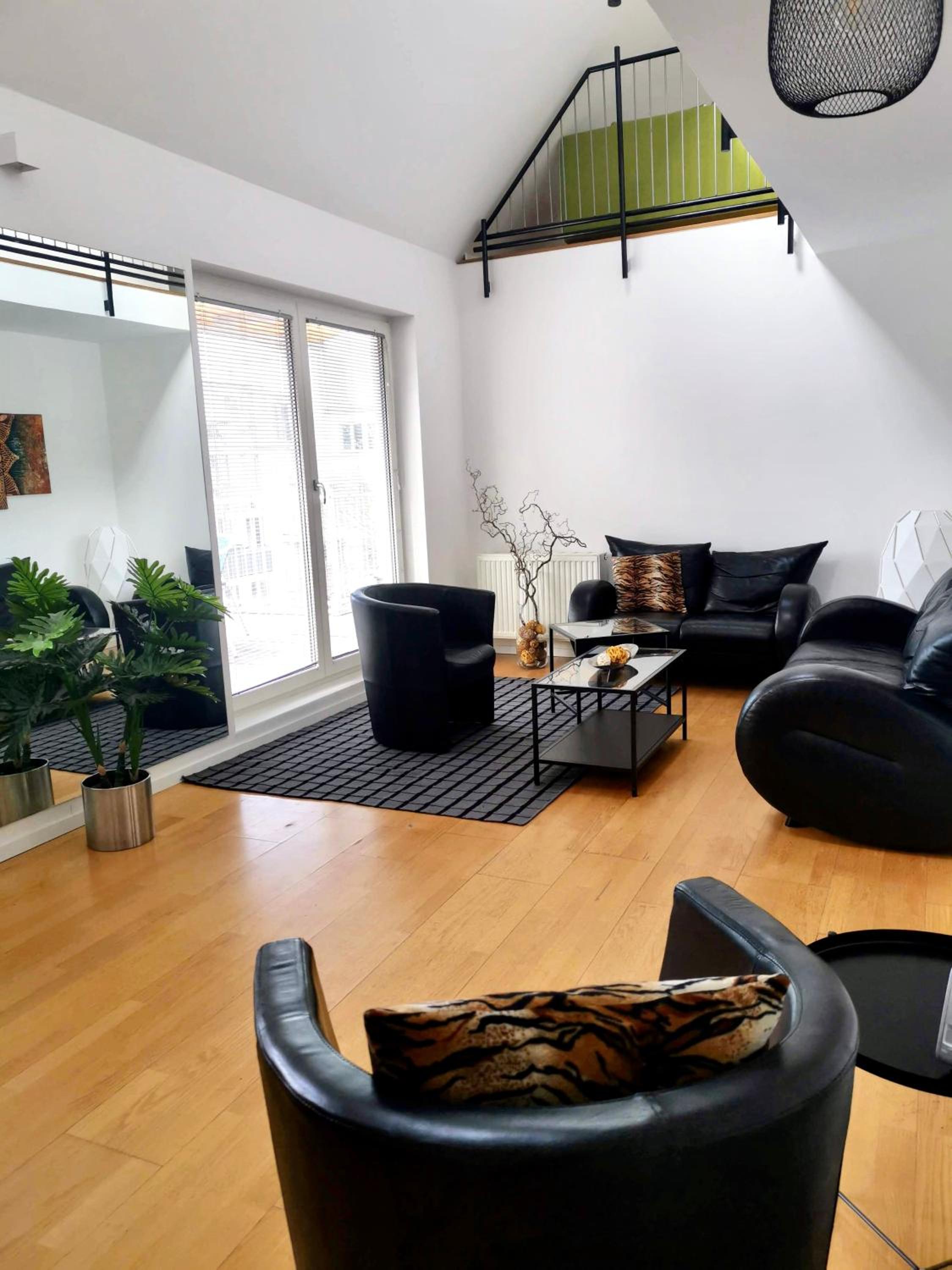 Vienna Roof Top Apartment with Terrace, Parking and AC