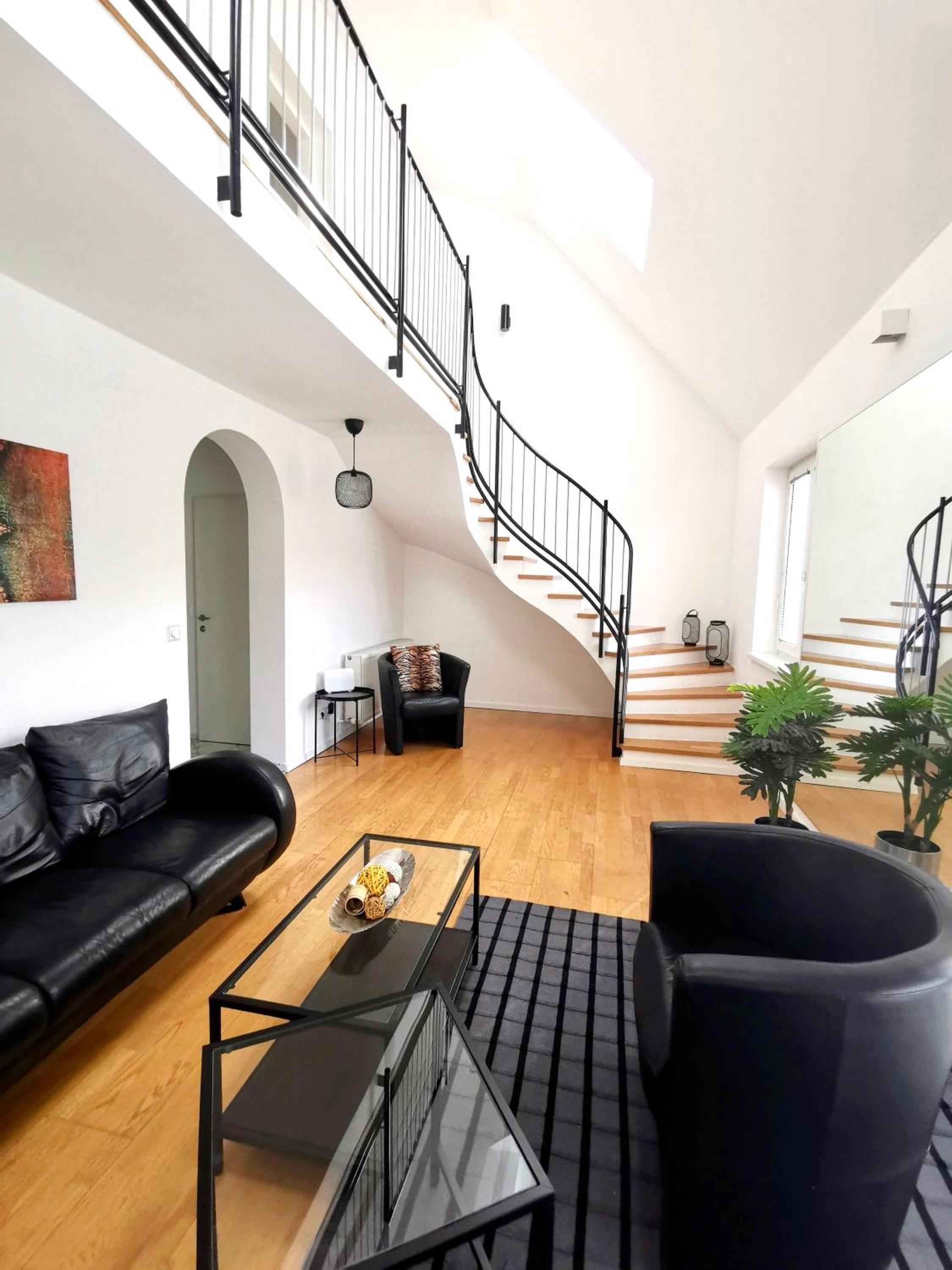 Vienna Roof Top Apartment with Terrace, Parking and AC