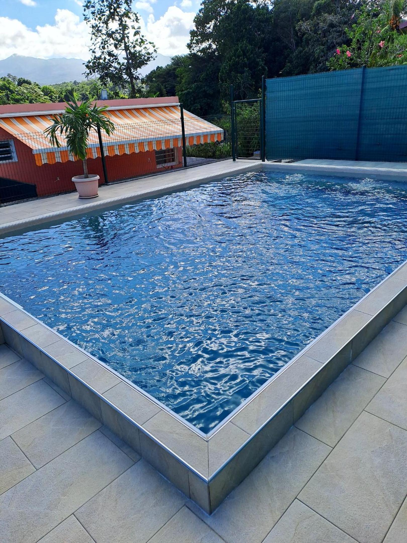 Maison charmante à Petit-Bourg avec piscine partagée
