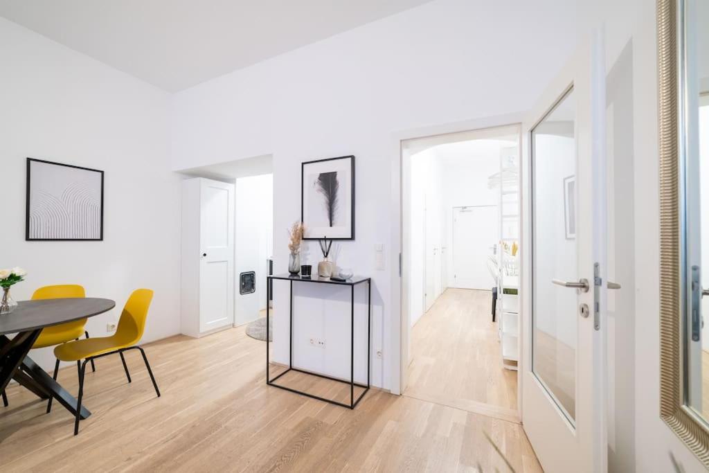 Beautiful apartment in Vienna's heart 1b