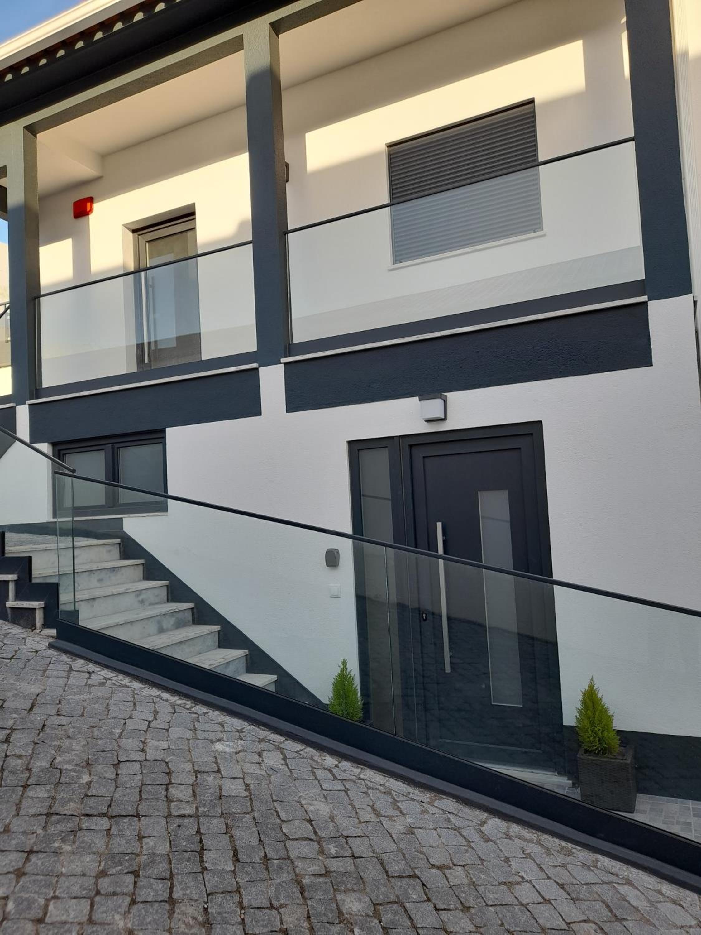 Hall 92 Quartos com WC em moradia com piscina A-das-Lebres Loures