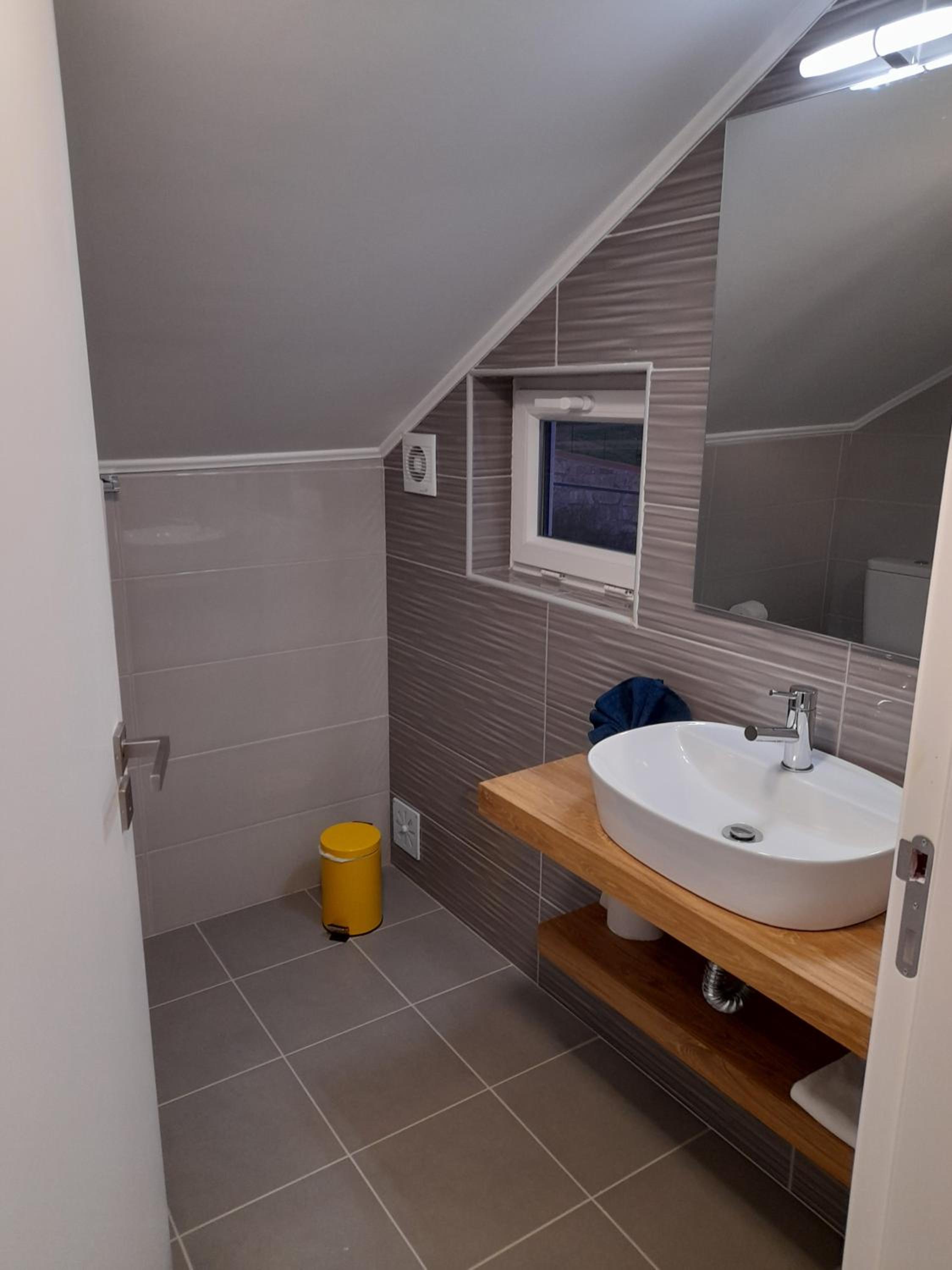 Hall 92 Quartos com WC em moradia com piscina A-das-Lebres Loures, 사진 81