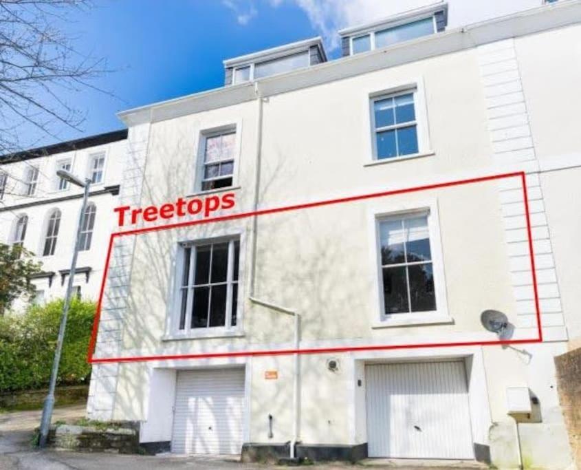 Treetops - Characterful flat with parking, close to beach view 4