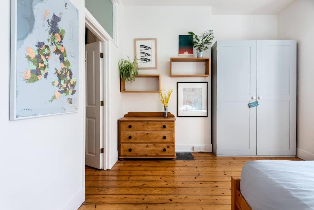 Treetops - Characterful flat with parking, close to beach view 2