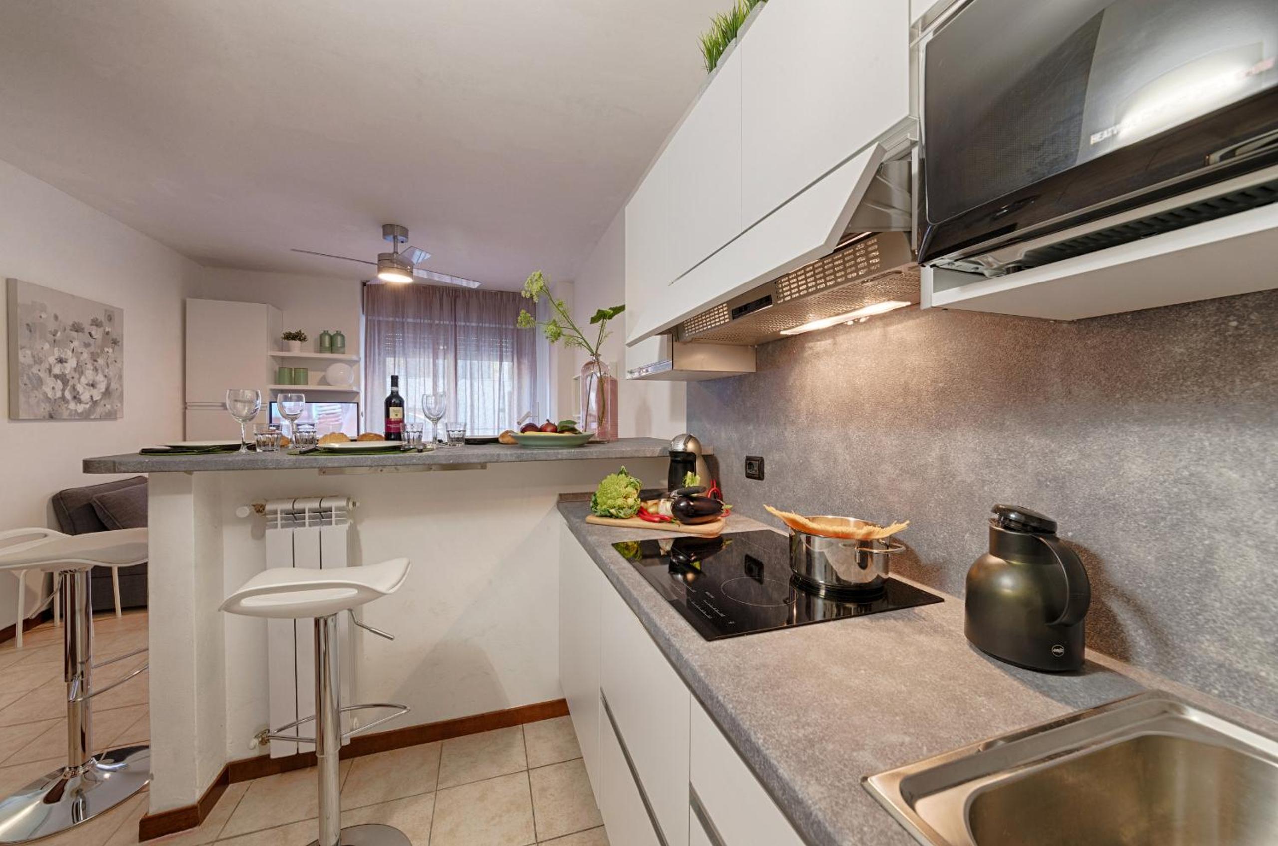 Modern Lakefront 1-Bedroom Apartment photo 5