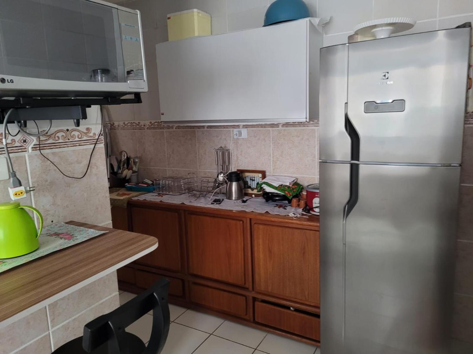 Apto com Varanda e Churrasqueira - 30 m da Praia