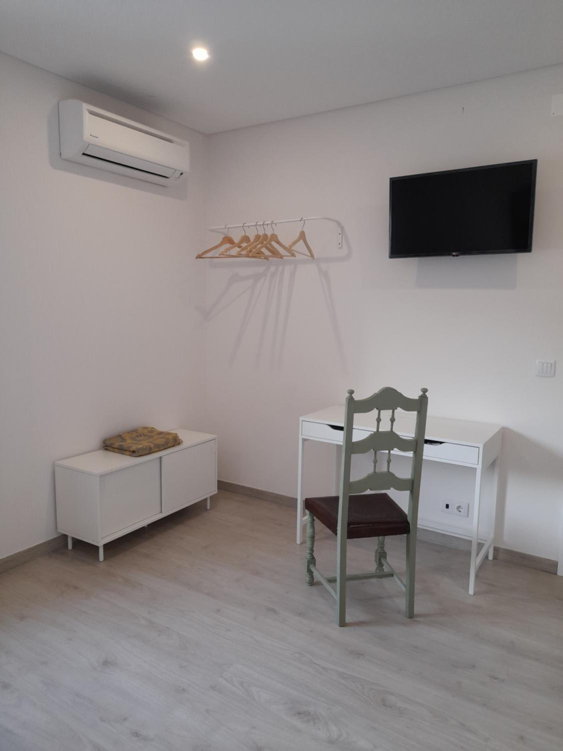 Hall 92 Quartos com WC em moradia com piscina A-das-Lebres Loures, 사진 60