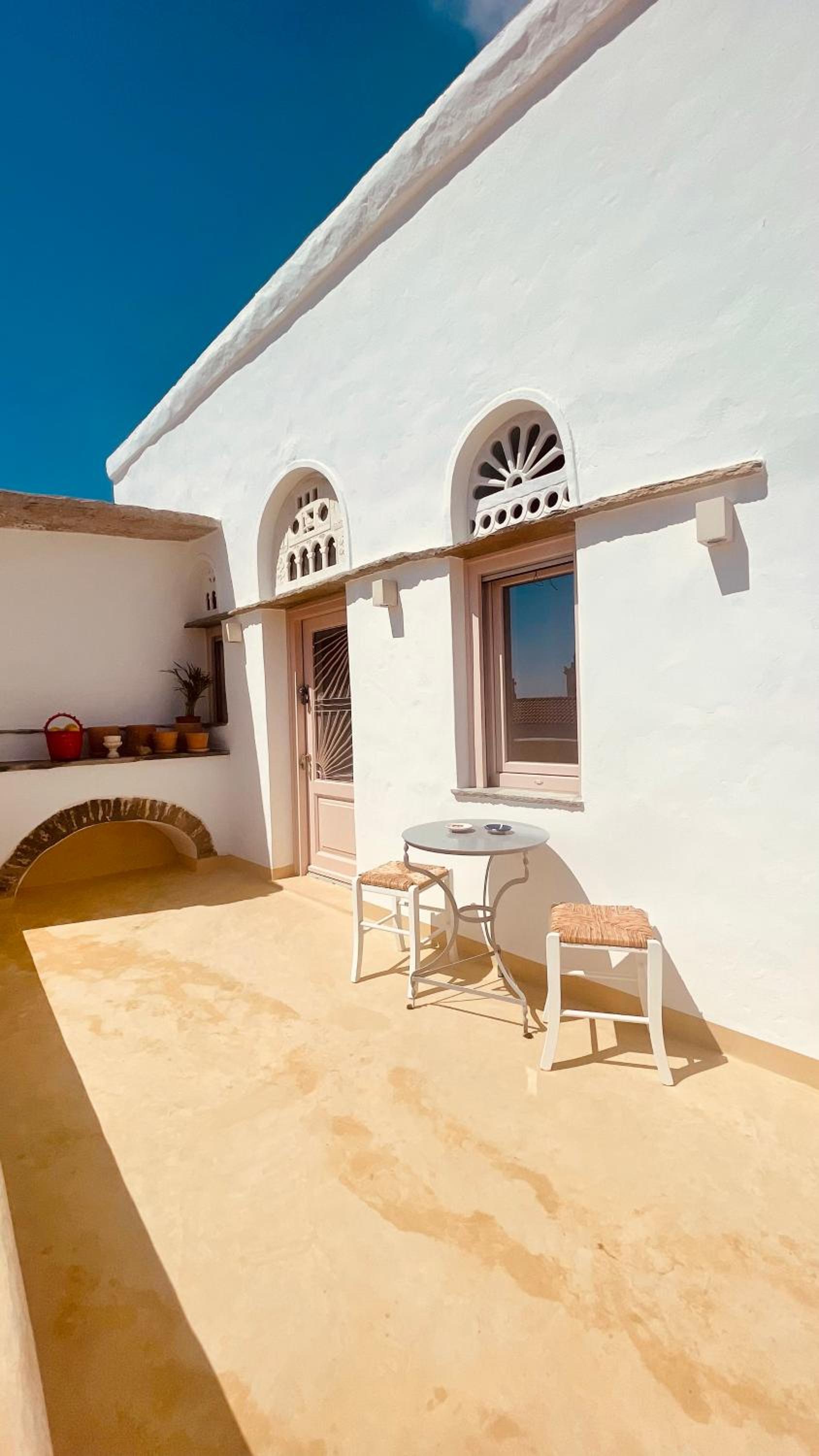 Th_eros House