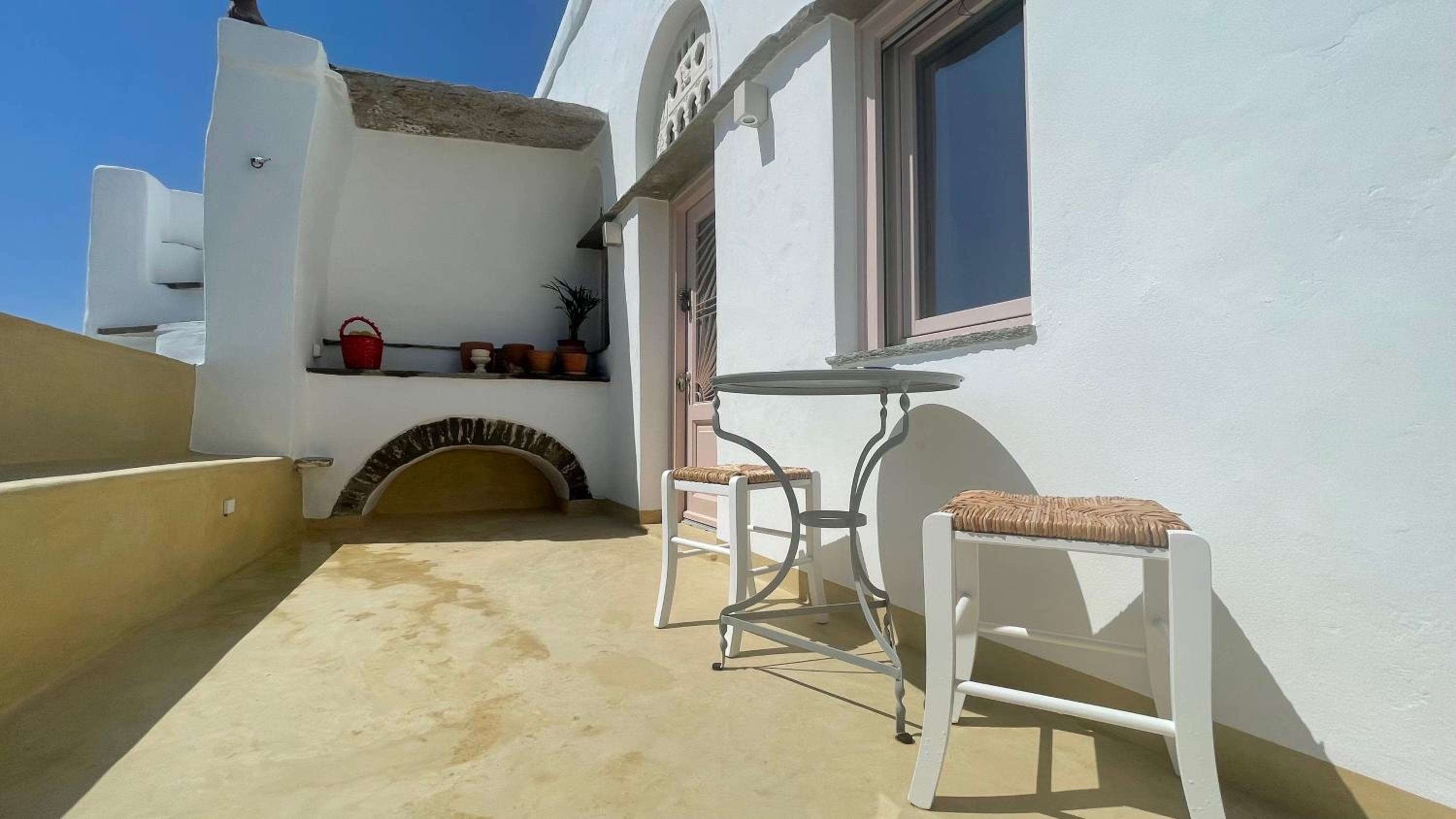 Th_eros House