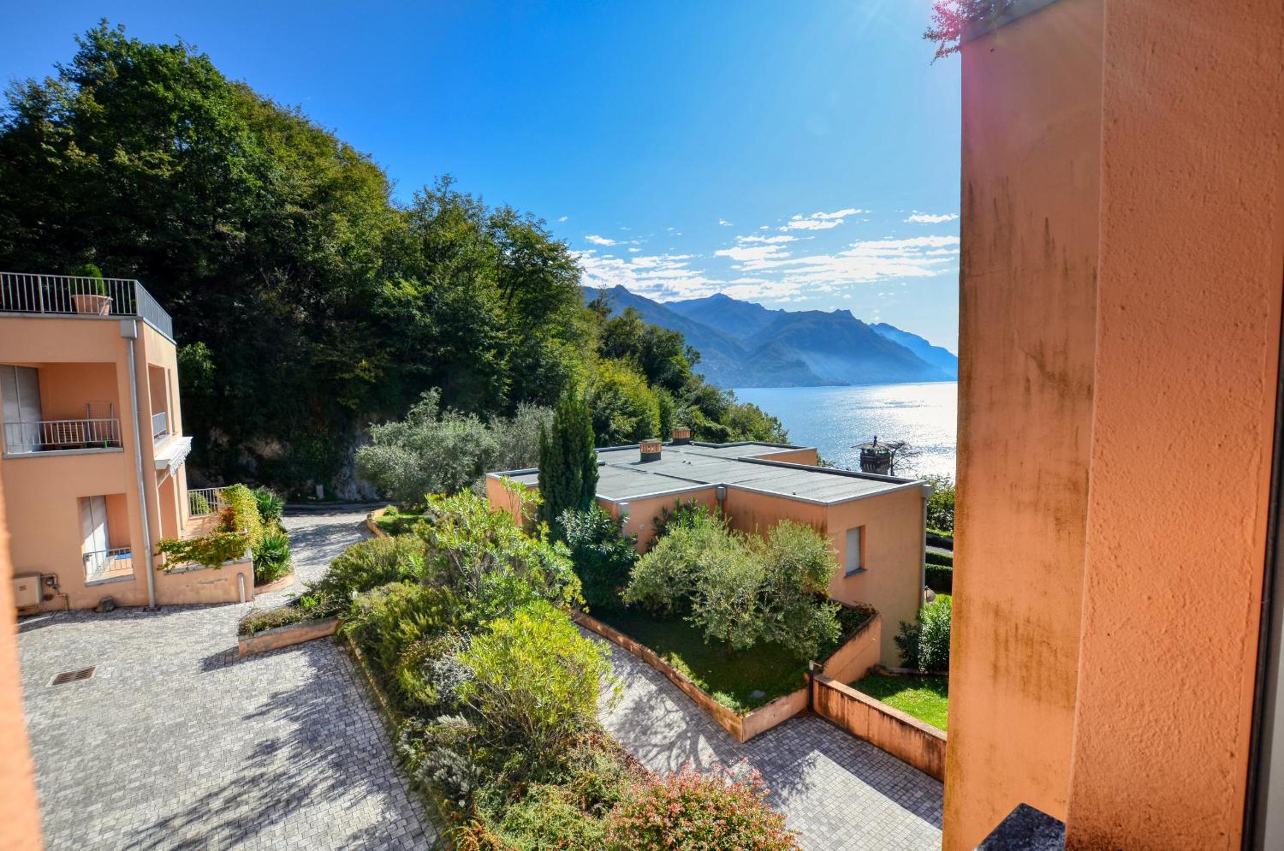 2-Bedroom Lakeview Apartment Bella Gaeta view 4