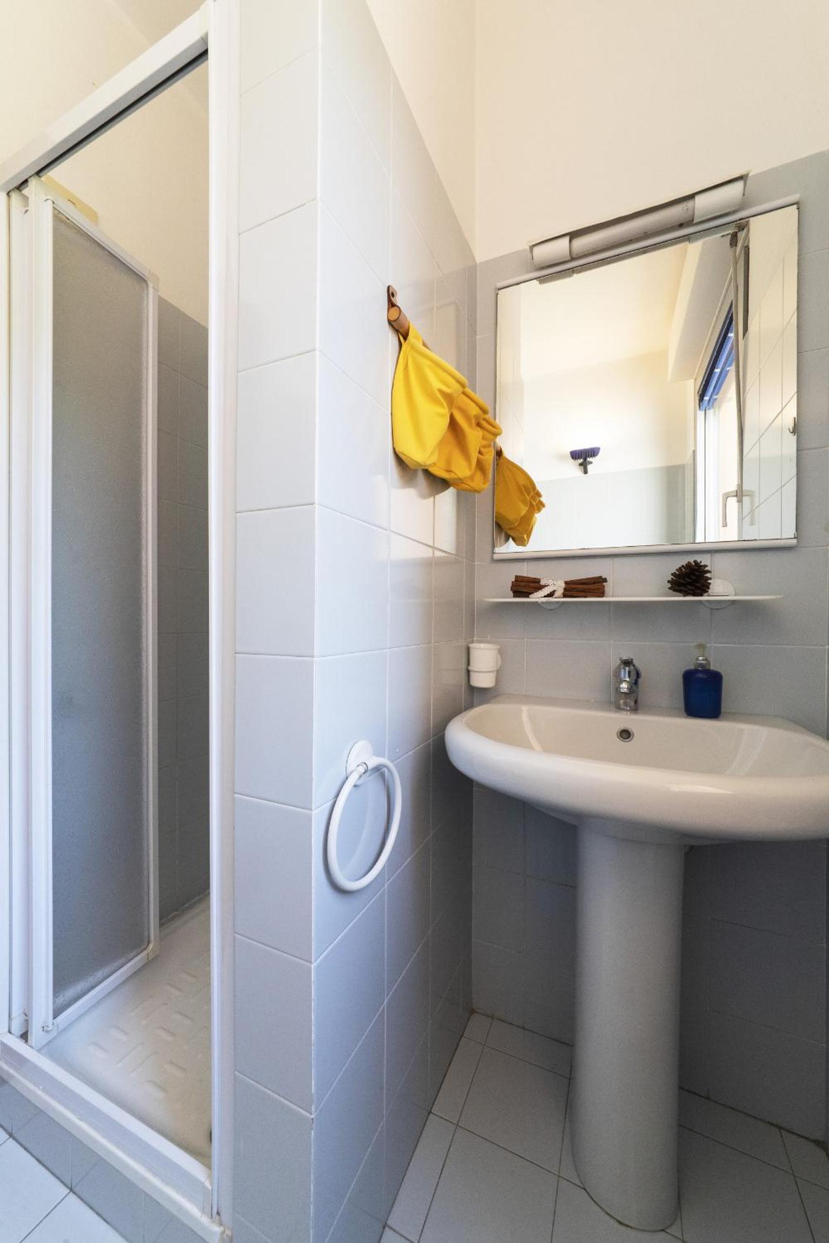 2-Bedroom Lakeview Apartment Bella Gaeta view 5