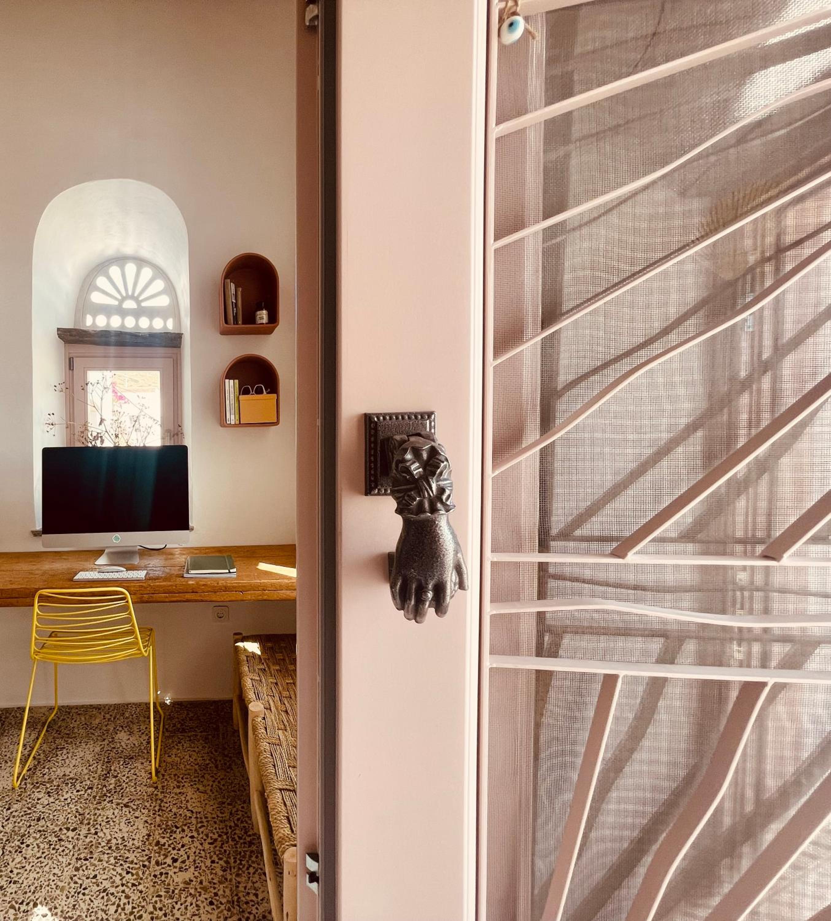Th_eros House