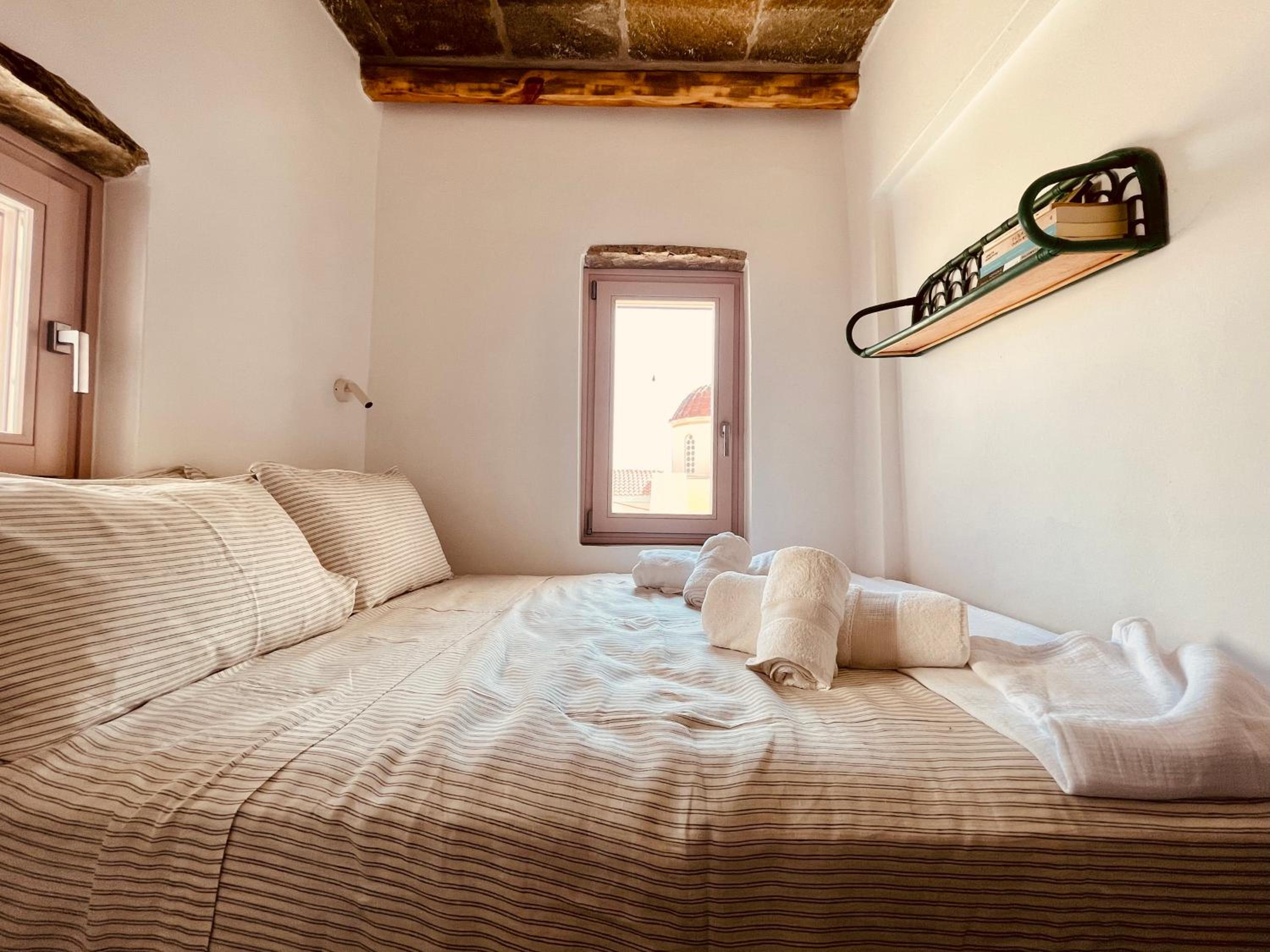 Th_eros House