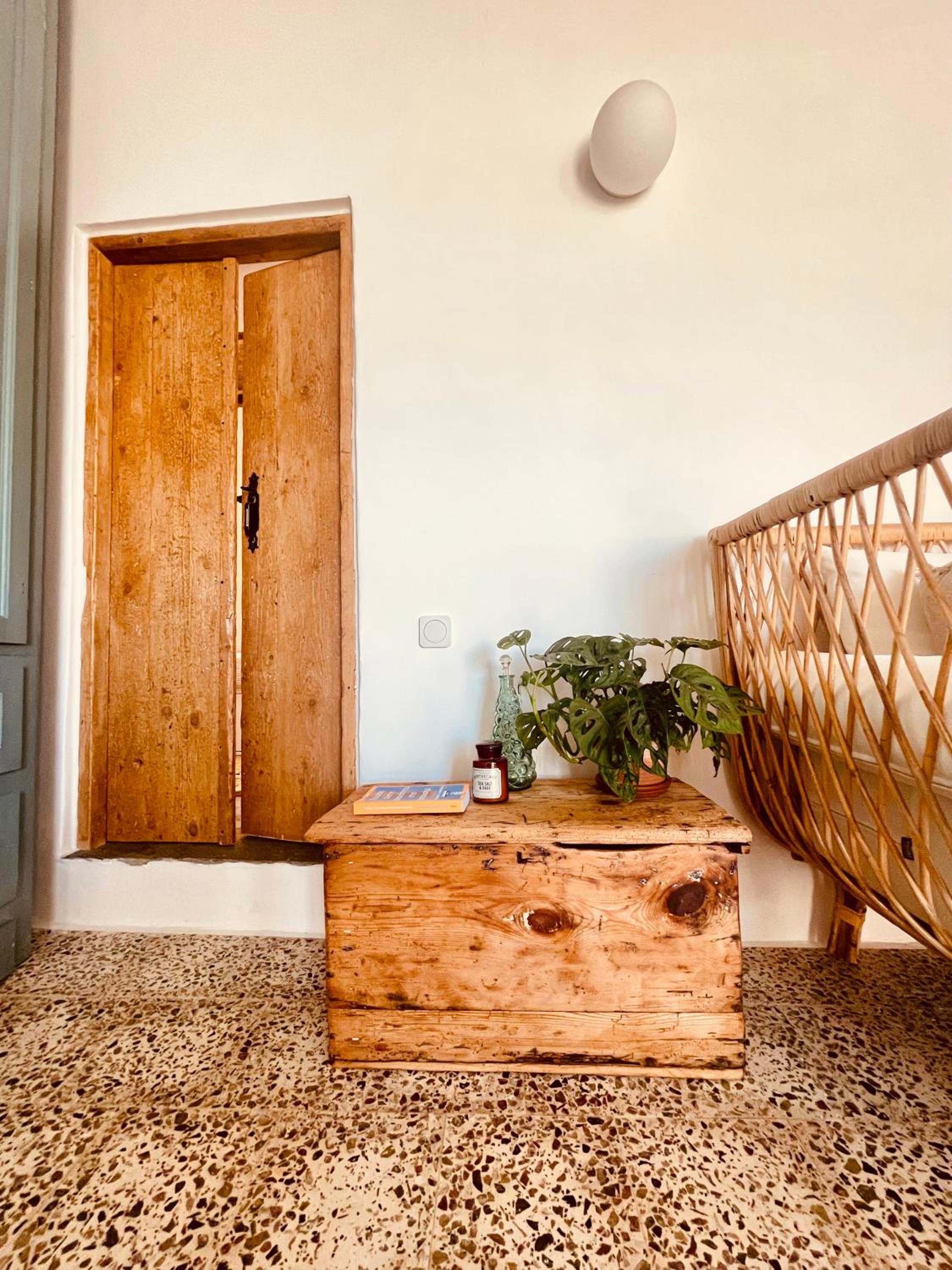 Th_eros House